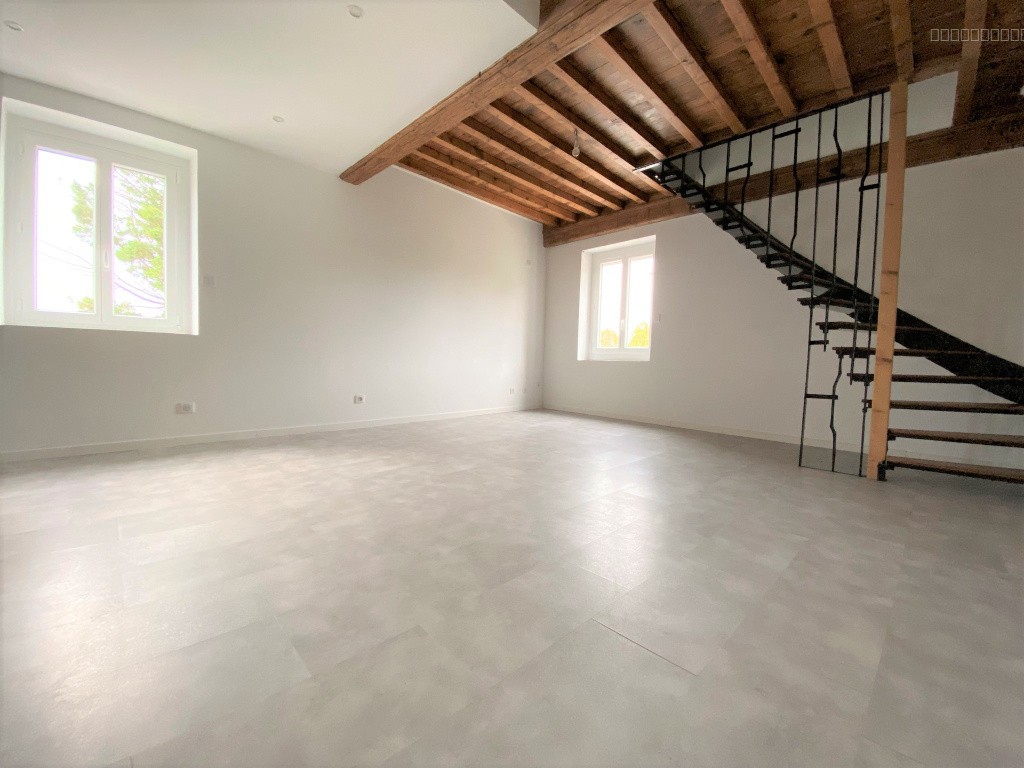 Maison entièrement rénovée avec jardin et garage — photo 5