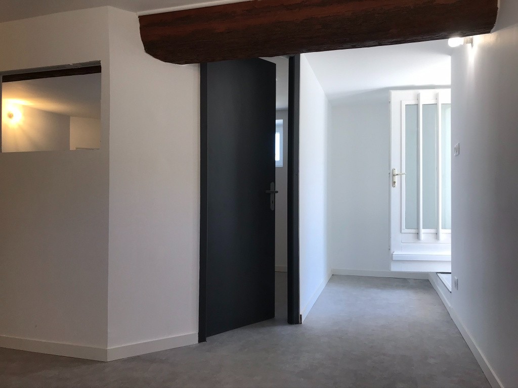 Maison entièrement rénovée avec jardin et garage — photo 9