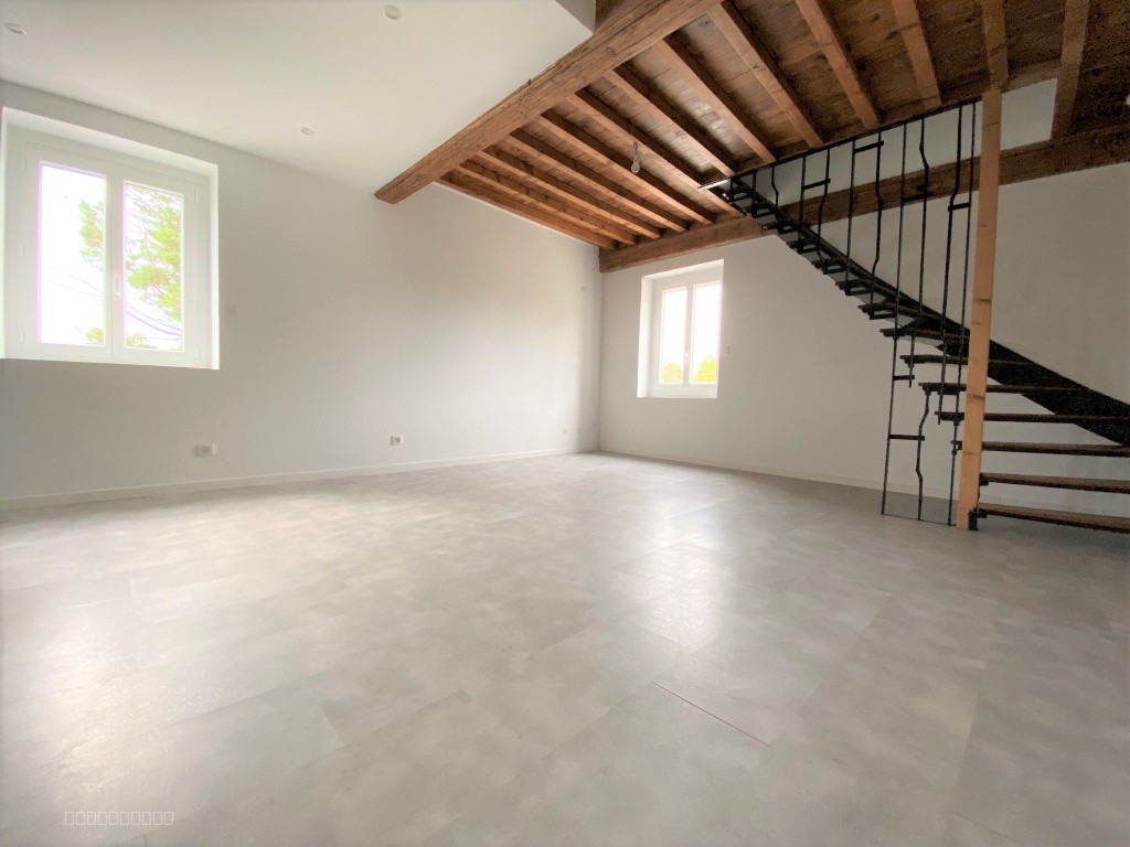 Maison entièrement rénovée avec jardin et garage — photo 6