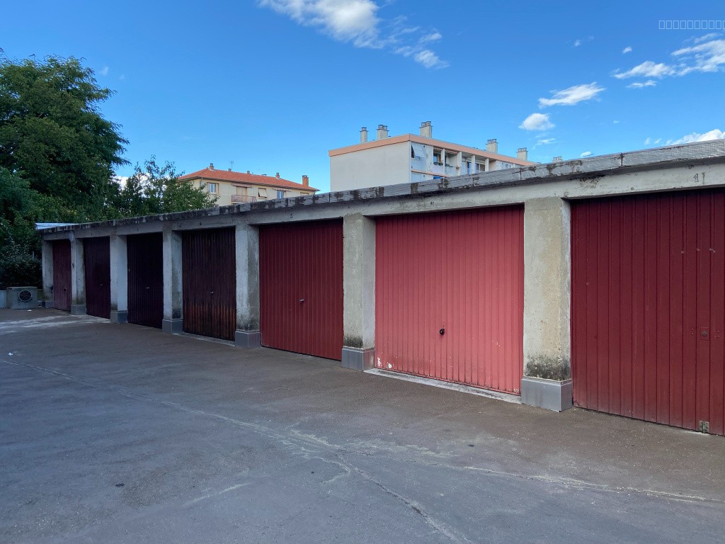 Garage à louer à Oullins, 1 200 m² – photo 1 sur 4