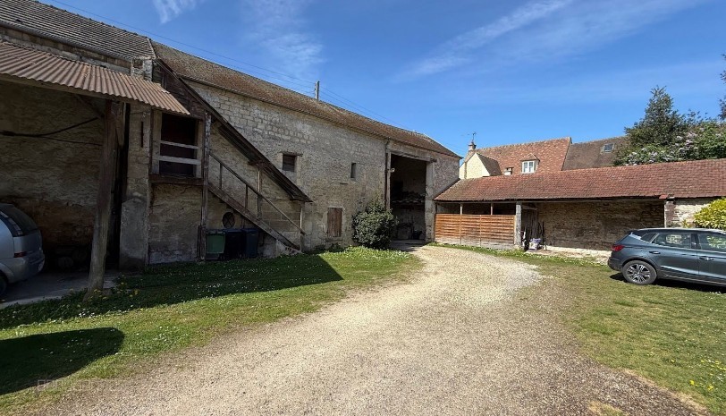 Ferme à vendre à Chantilly, 550 m², 30 pièces – photo 2 sur 5