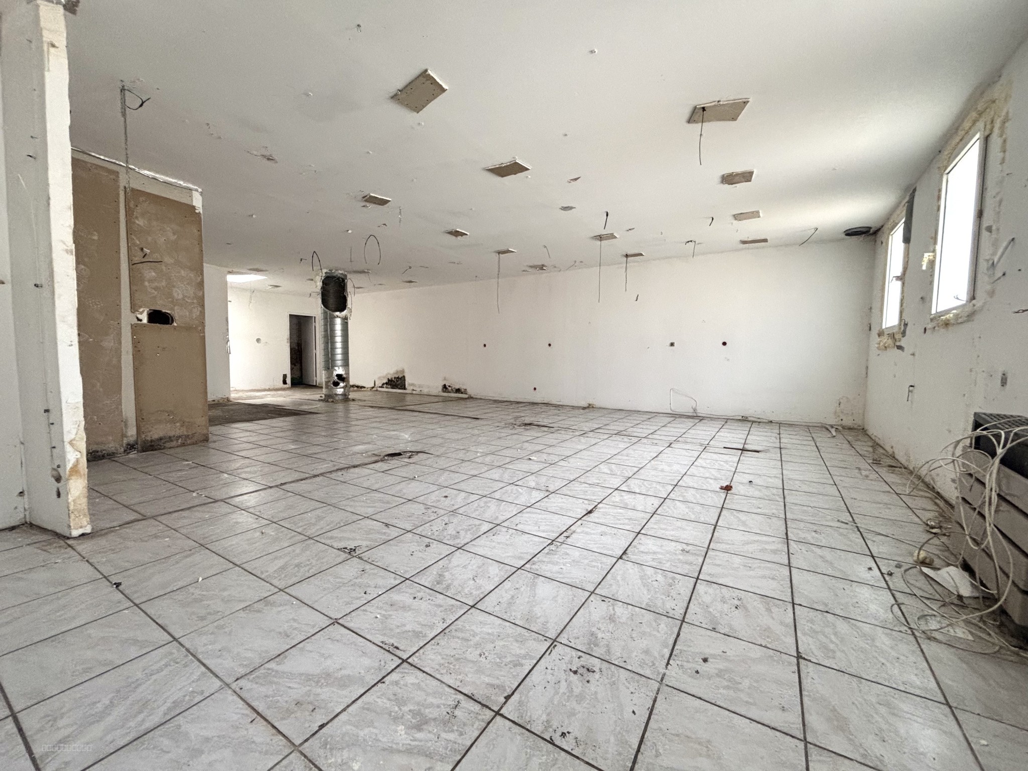 Local commercial à louer à Roubaix, 215 m² – photo 2 sur 6