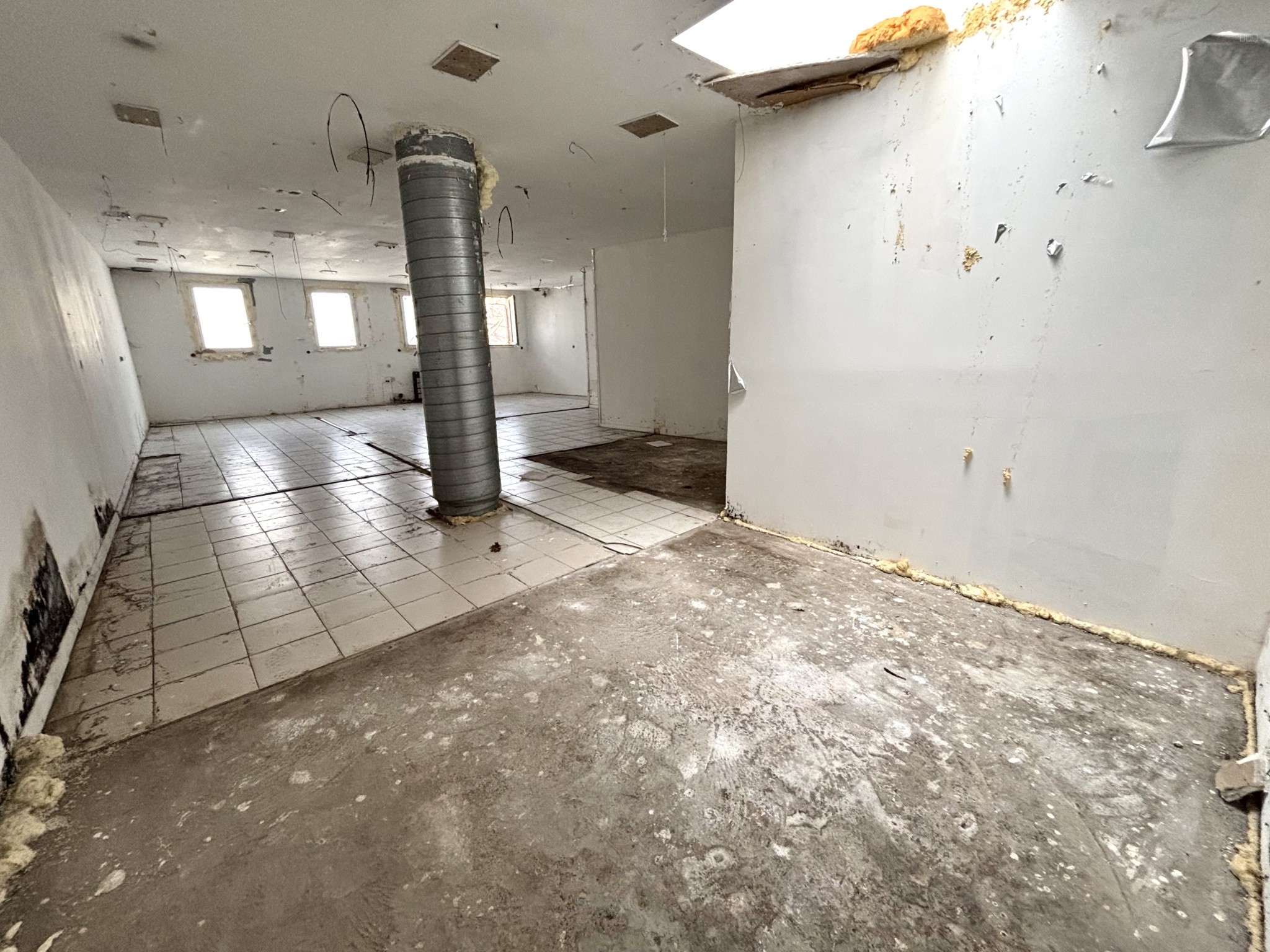 Local commercial à louer à Roubaix, 215 m² – photo 3 sur 6