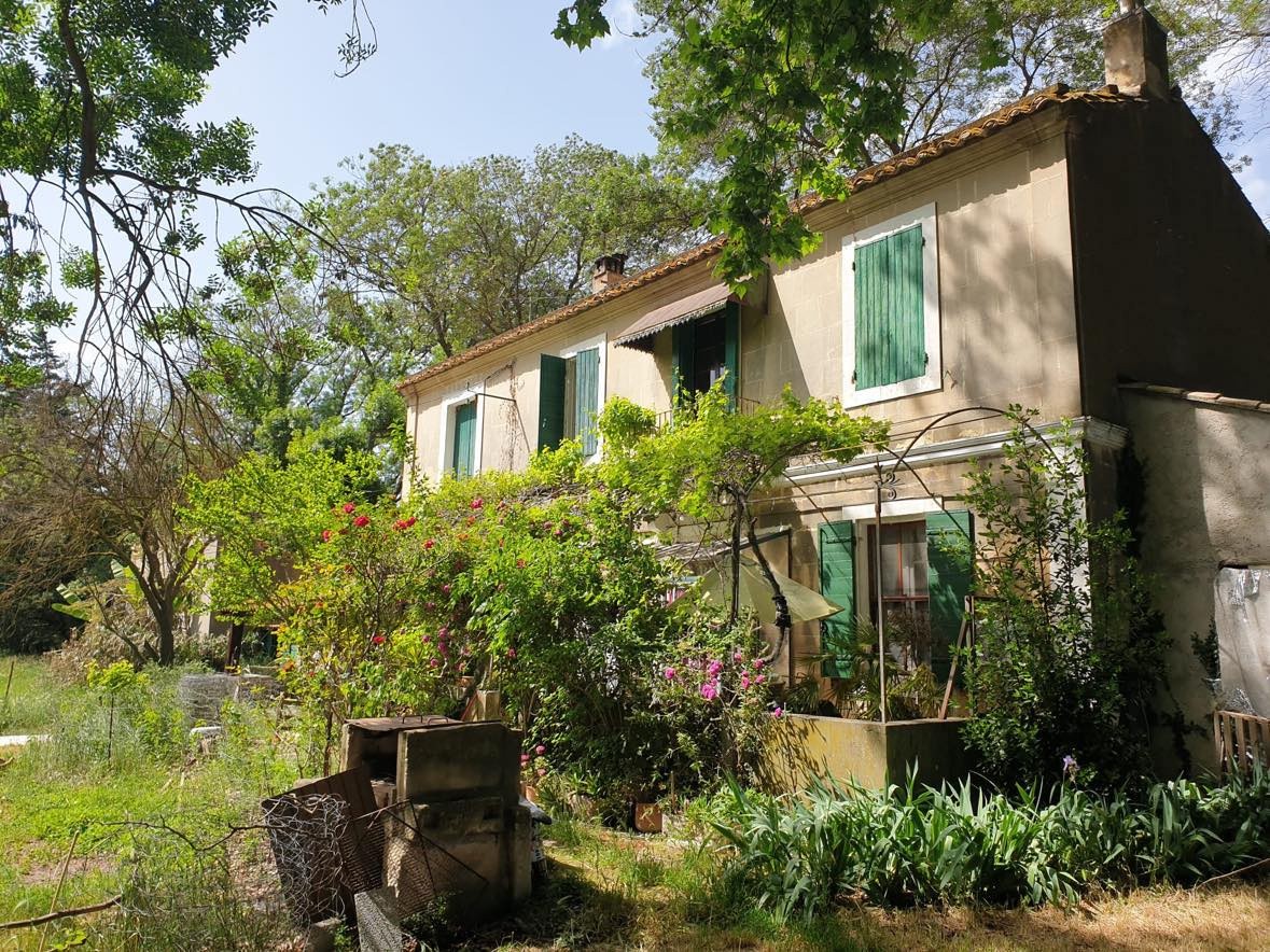 FONTVIEILLE MAS A RESTAURER EN CAMPAGNE PROCHE CENTRE VILLE — photo 1