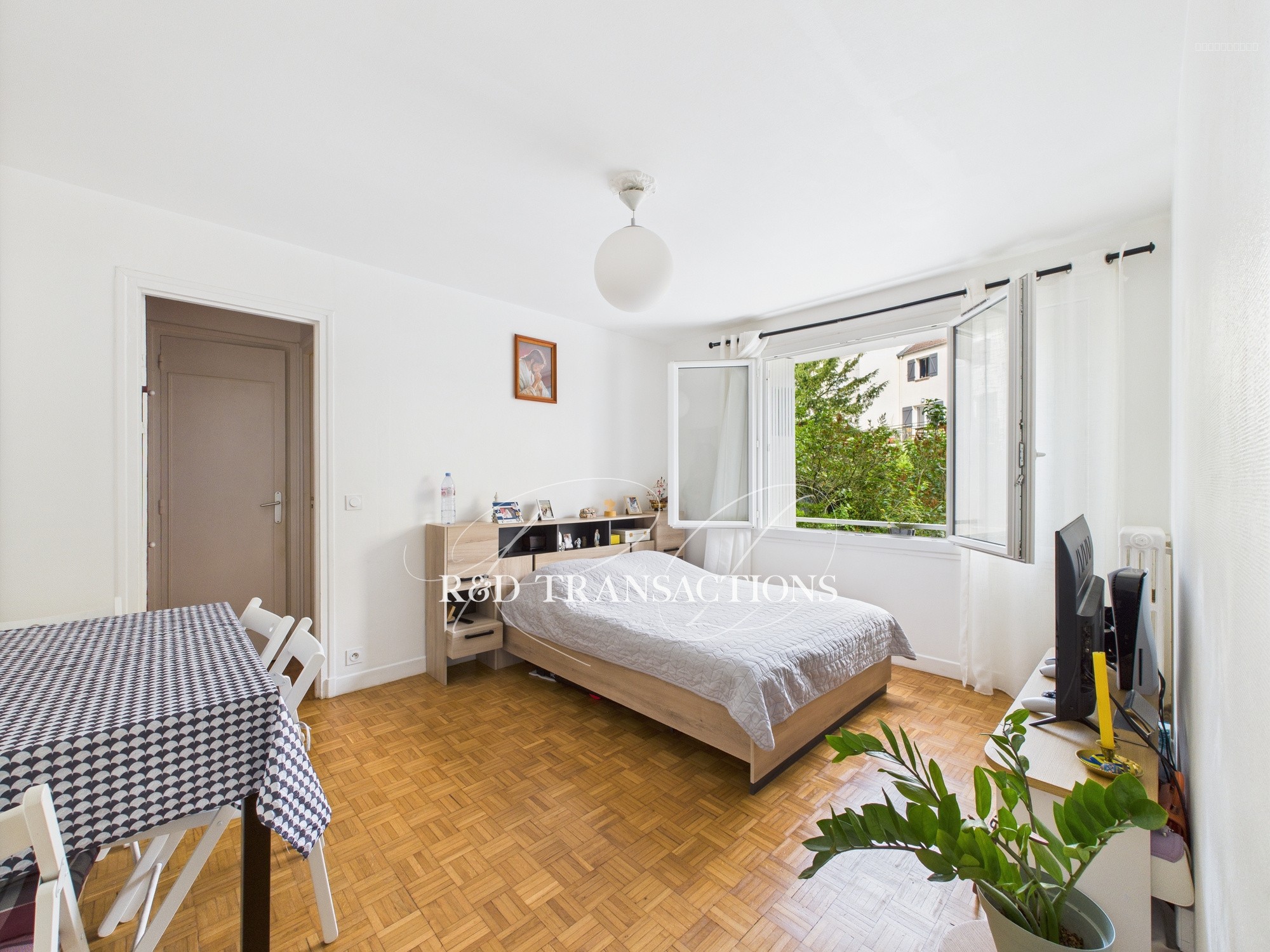 Appartement à vendre à Suresnes, 27,32 m², 1 pièce – photo 1 sur 5