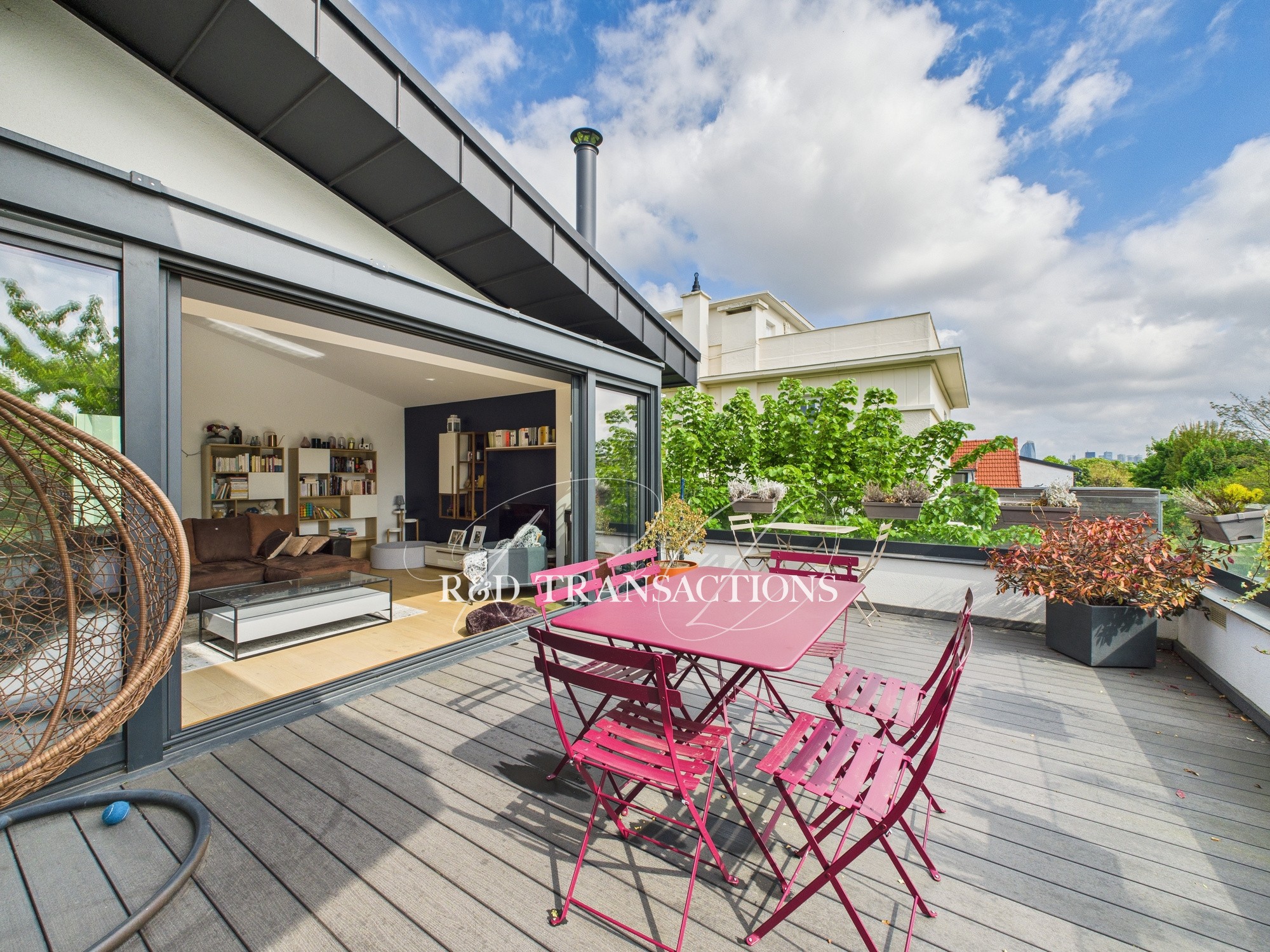 Maison à vendre à Suresnes, 15,63 m², 5 pièces – photo 1 sur 20