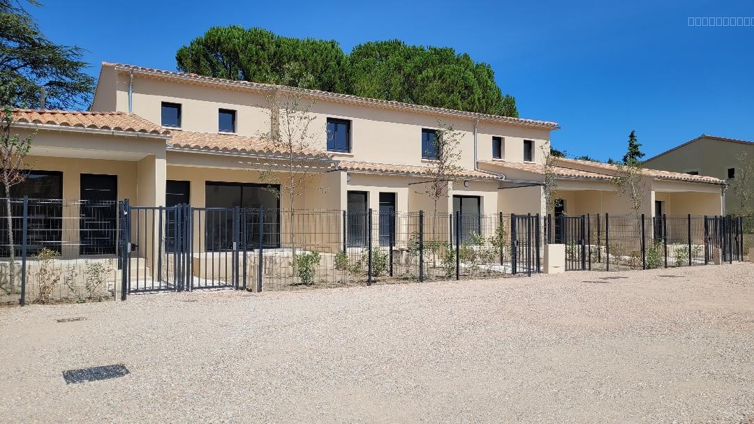 Maison à vendre à Orange, 1 118 m², 3 pièces – photo 1 sur 5