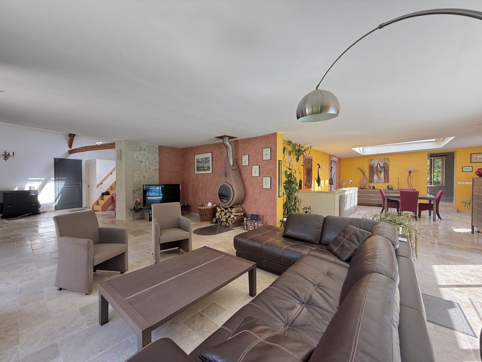 Maison de charme avec dépendance, 245 m2 habitables, terrain de 3897 m2 et quadruple garage   Artannes-sur-Ind — photo 3