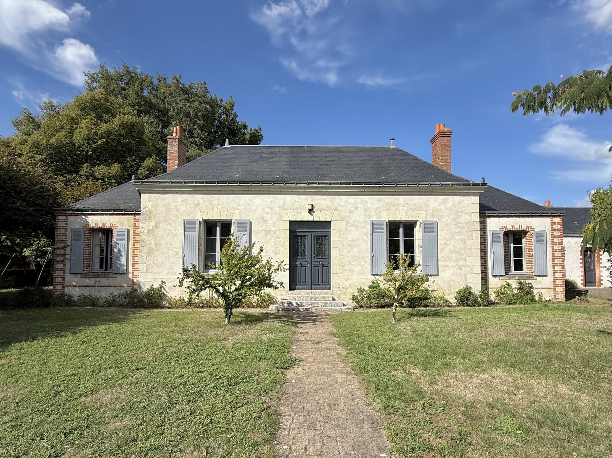 Maison de charme avec dépendance, 245 m2 habitables, terrain de 3897 m2 et quadruple garage   Artannes-sur-Ind — photo 12