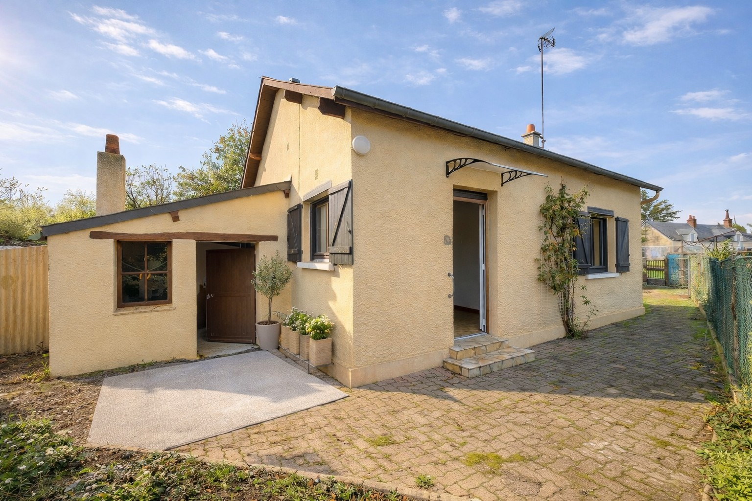 Maison à vendre à Veigne, 57 m², 3 pièces – photo 1 sur 13