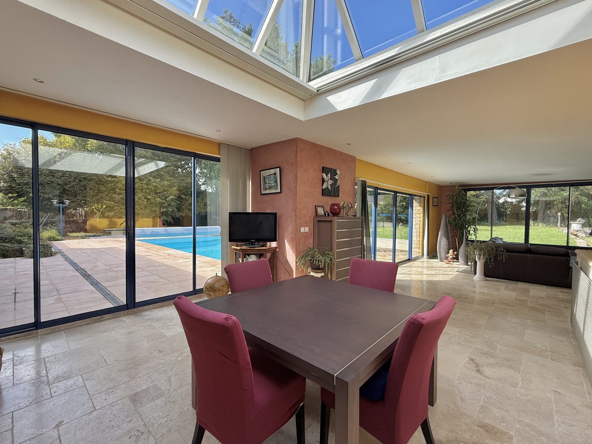 Maison de charme avec dépendance, 245 m2 habitables, terrain de 3897 m2 et quadruple garage   Artannes-sur-Ind — photo 6