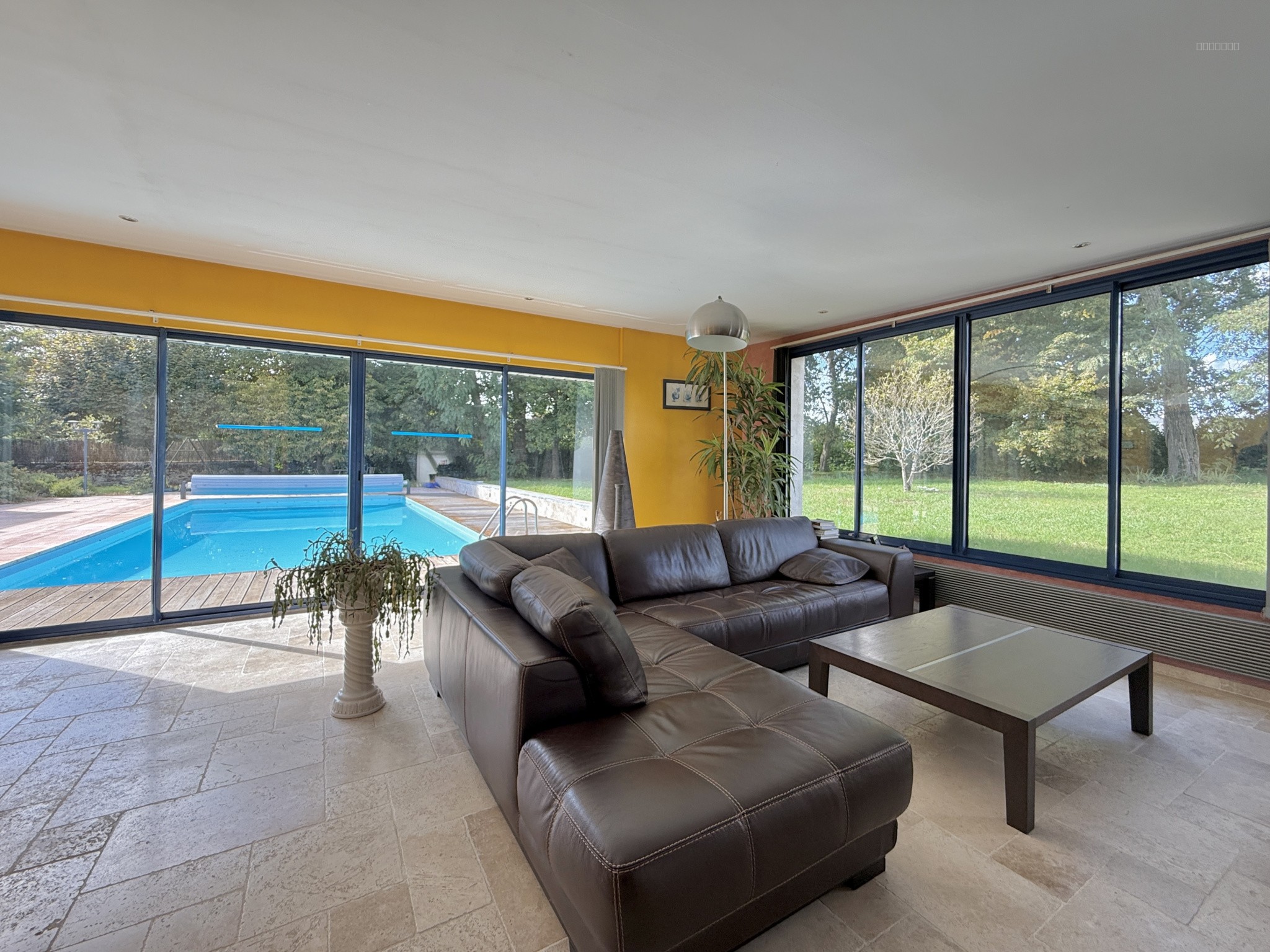 Maison de charme avec dépendance, 245 m2 habitables, terrain de 3897 m2 et quadruple garage   Artannes-sur-Ind — photo 5