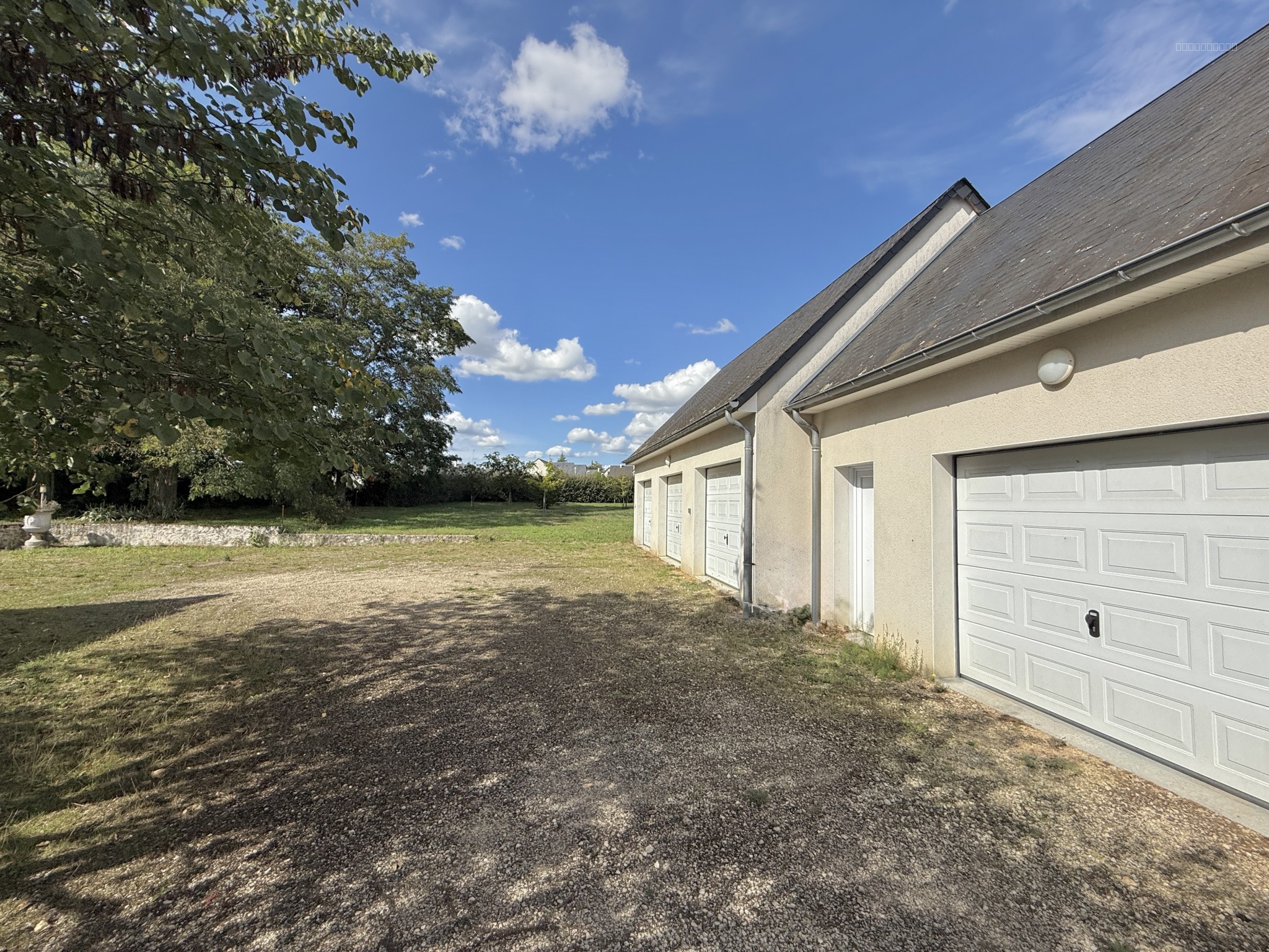 Maison de charme avec dépendance, 245 m2 habitables, terrain de 3897 m2 et quadruple garage   Artannes-sur-Ind — photo 15