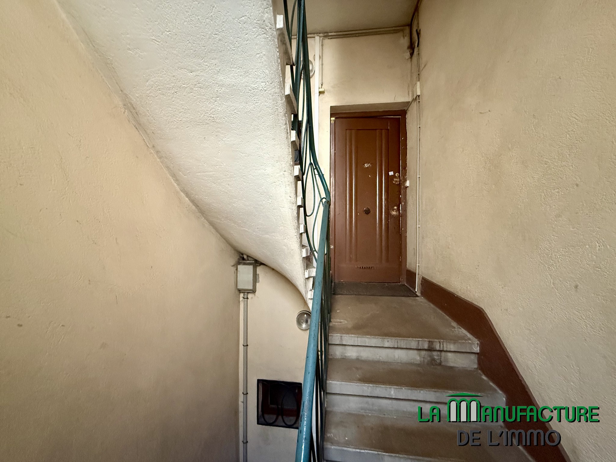IDEAL INVESTISSEURS - IMMEUBLE DE RAPPORT DE 3 LOGEMENTS F2 / CHATEAUCREUX-PROX. CENTRE VILLE — photo 9
