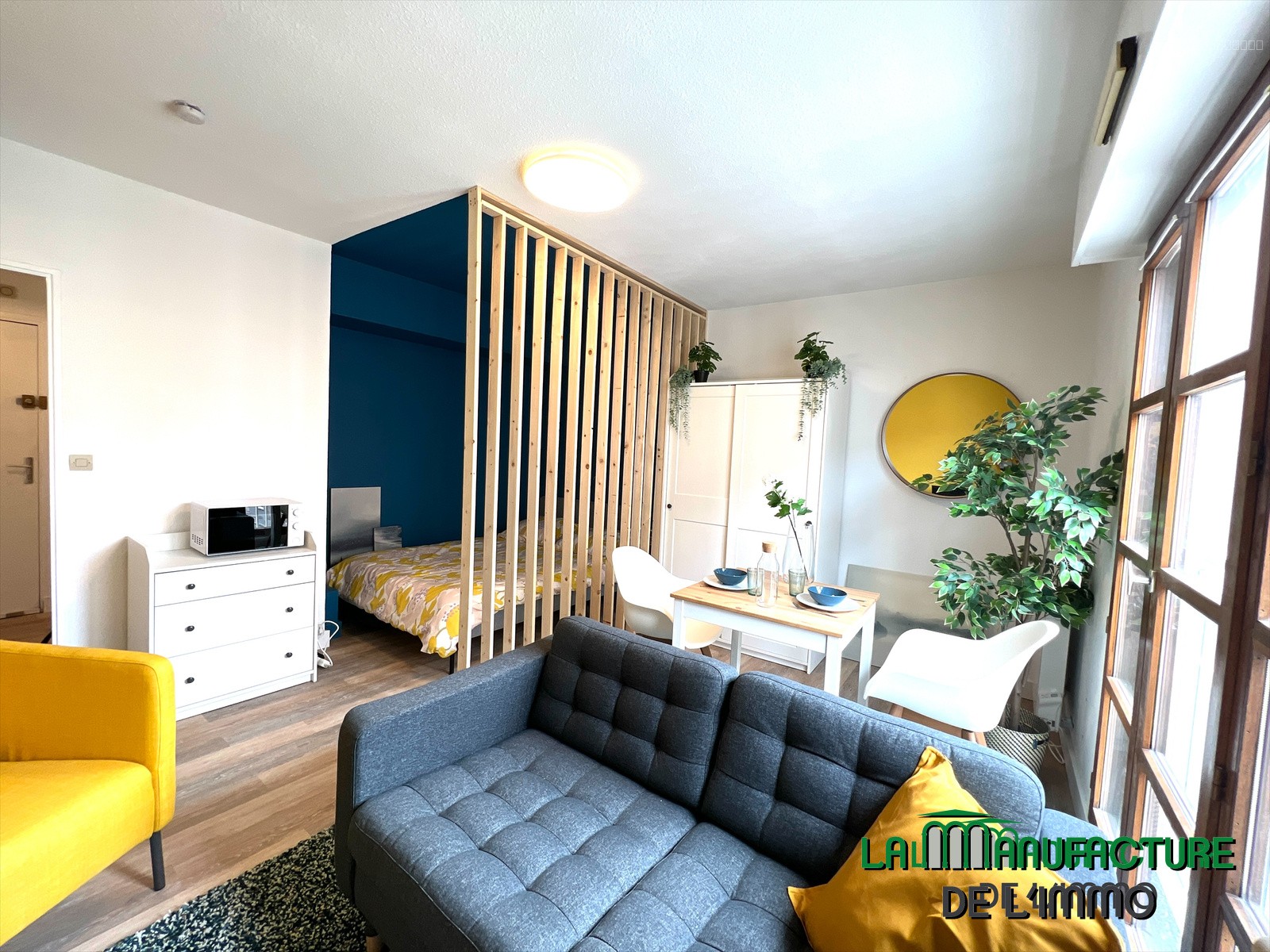 STUDIO MEUBLE TOUT CONFORT - PLACE BICENTENAIRE/ CENTRE-DEUX. — photo 1