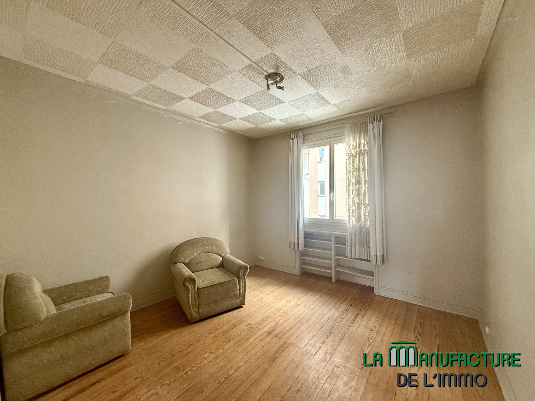 IDEAL INVESTISSEURS - IMMEUBLE DE RAPPORT DE 3 LOGEMENTS F2 / CHATEAUCREUX-PROX. CENTRE VILLE — photo 5