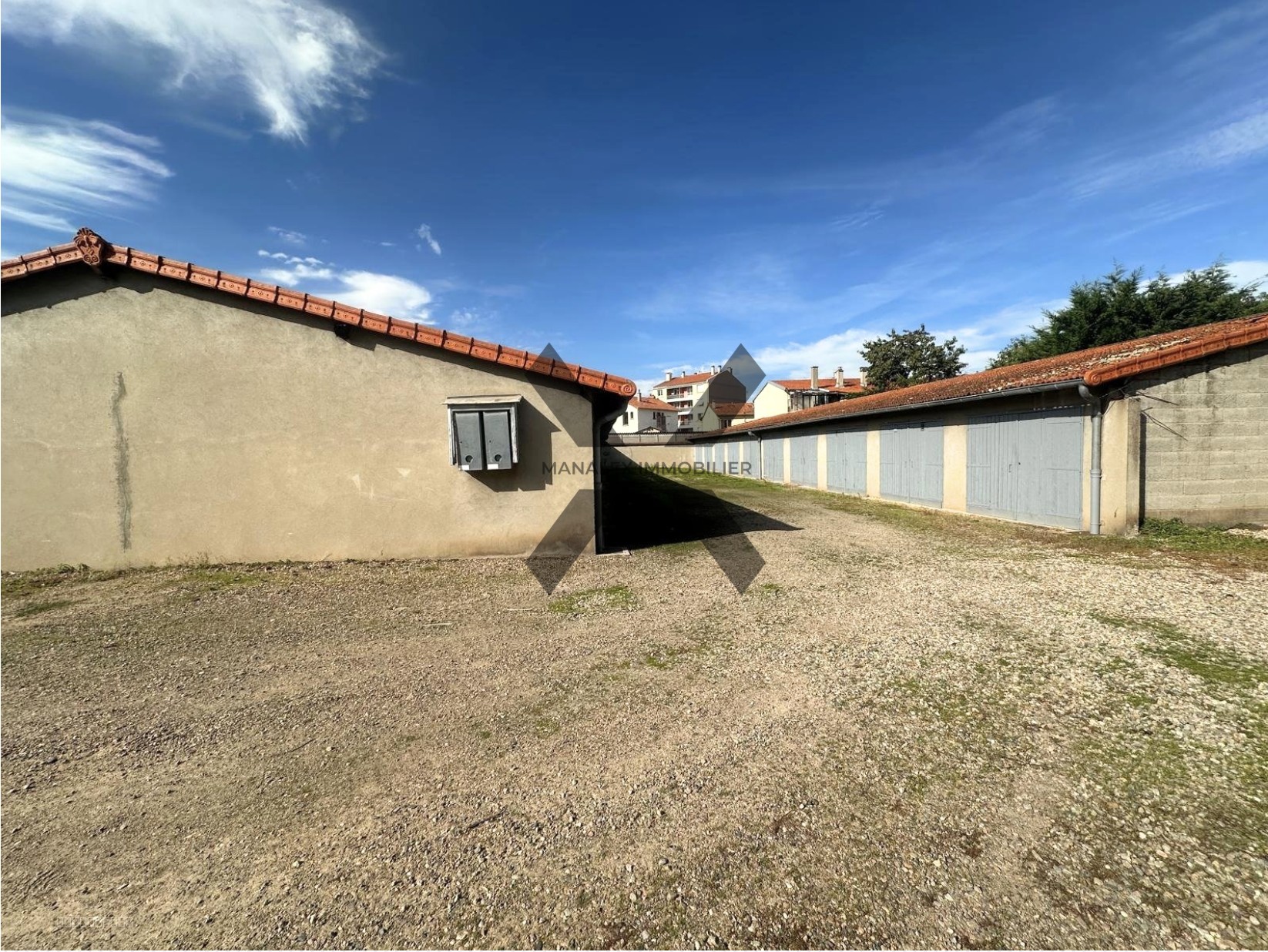 Garage à vendre à Roanne, 1 200 m² – photo 2 sur 6