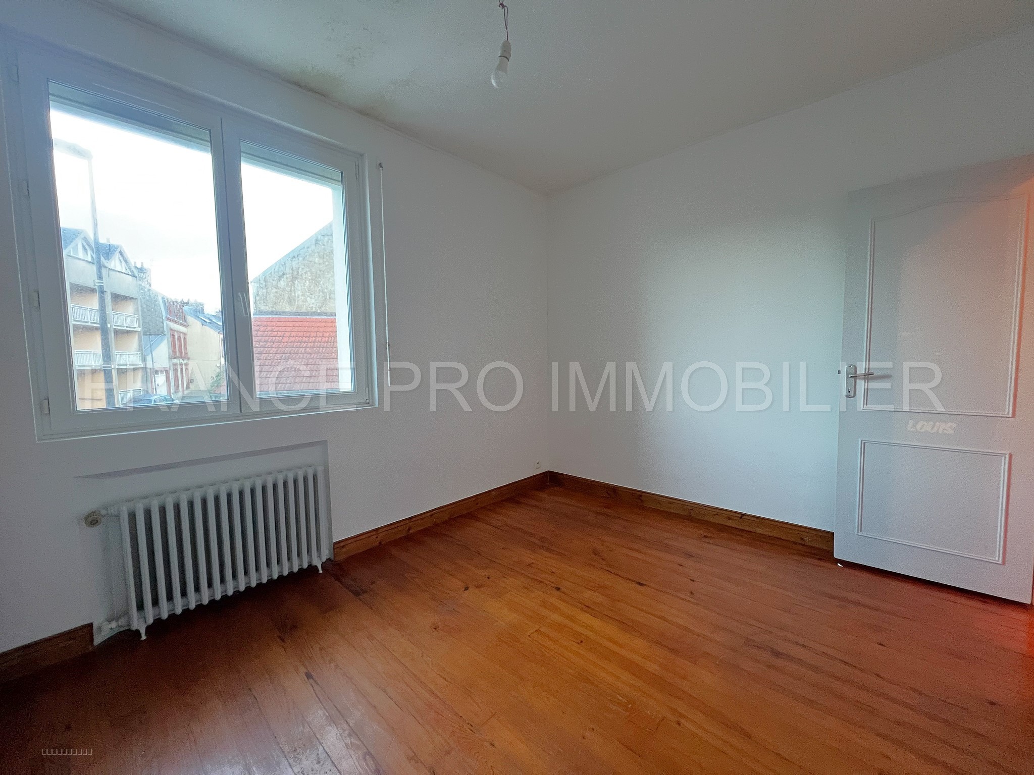 Maison avec cour idéalement située à Tourlaville — photo 4