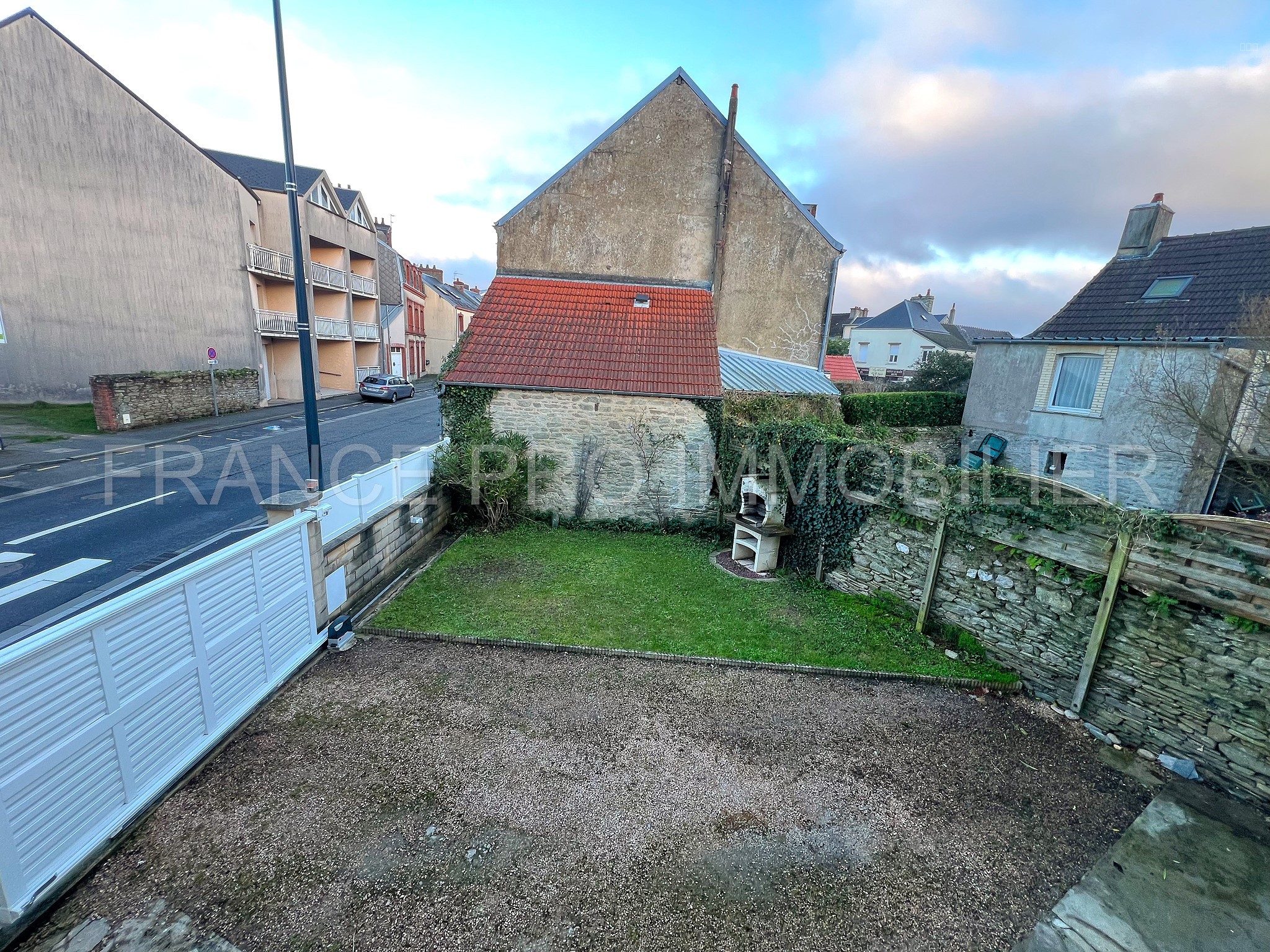 Maison avec cour idéalement située à Tourlaville — photo 17
