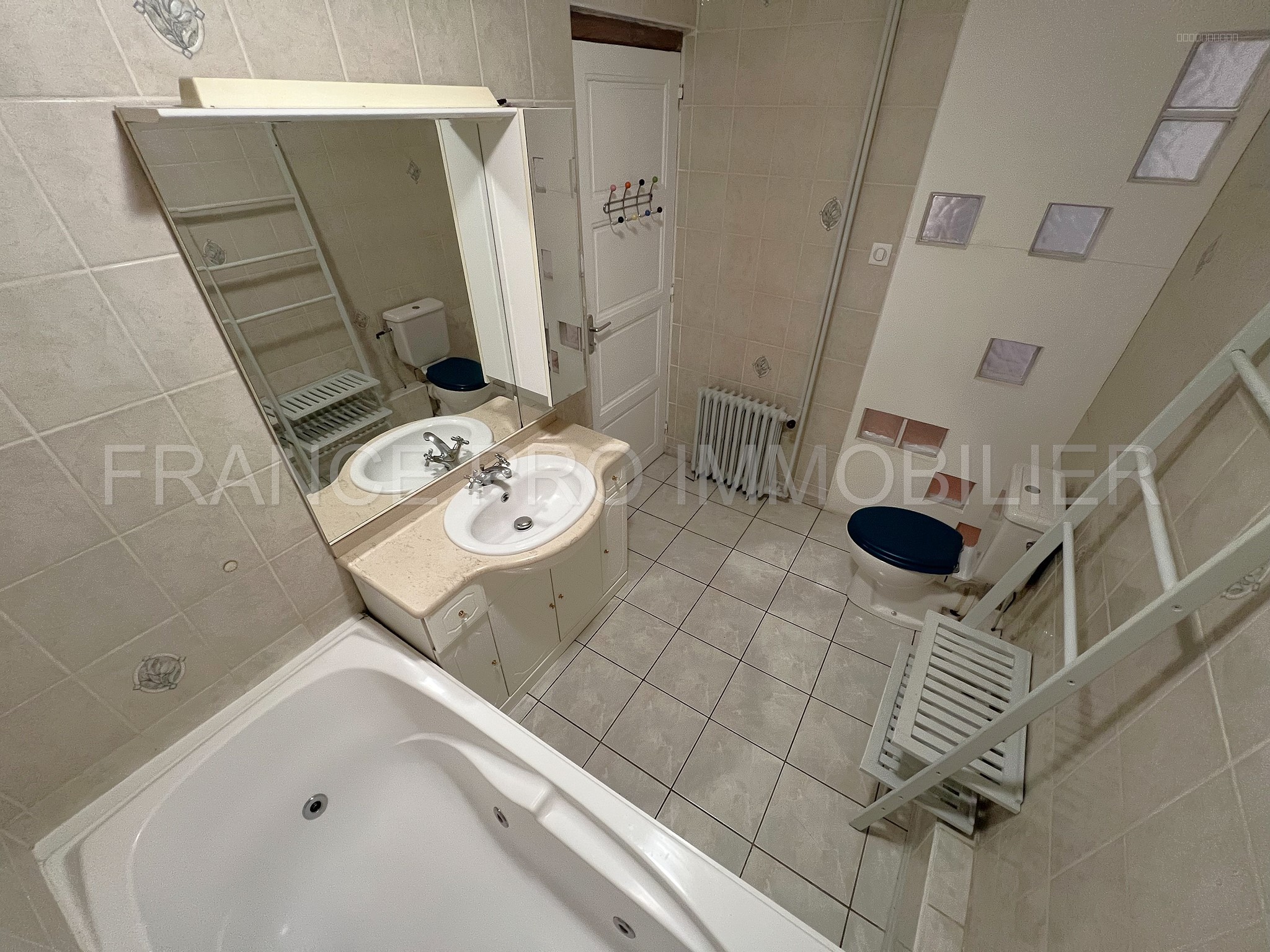 Maison avec cour idéalement située à Tourlaville — photo 9