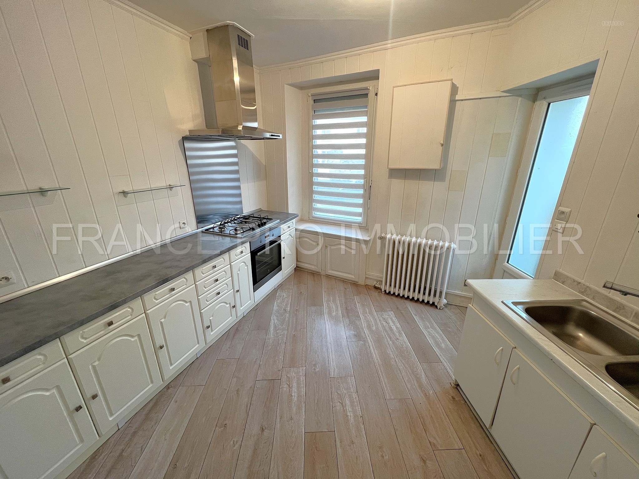 Maison avec cour idéalement située à Tourlaville — photo 3