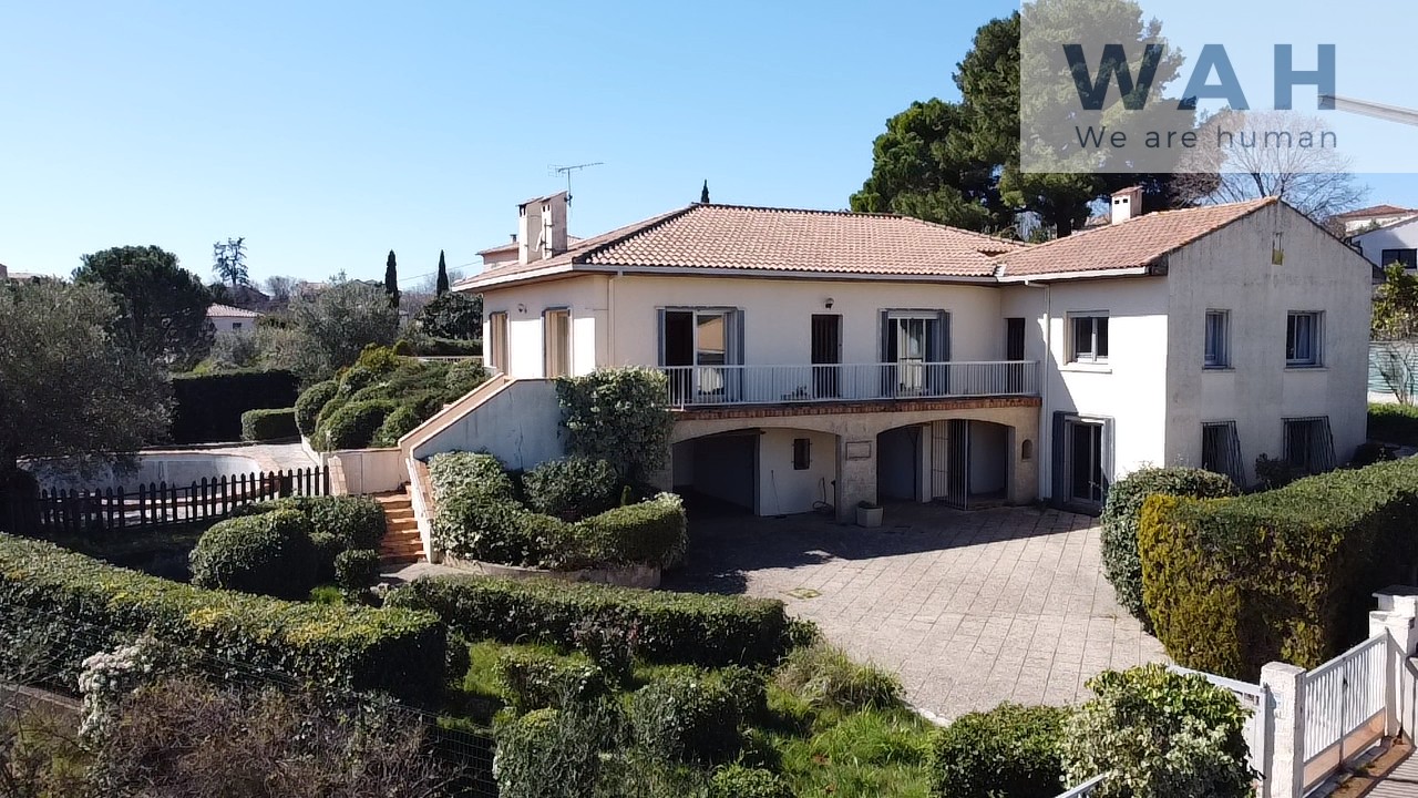 Villa à vendre à Clermont l herault, 24,5 m², 10 pièces – photo 2 sur 16