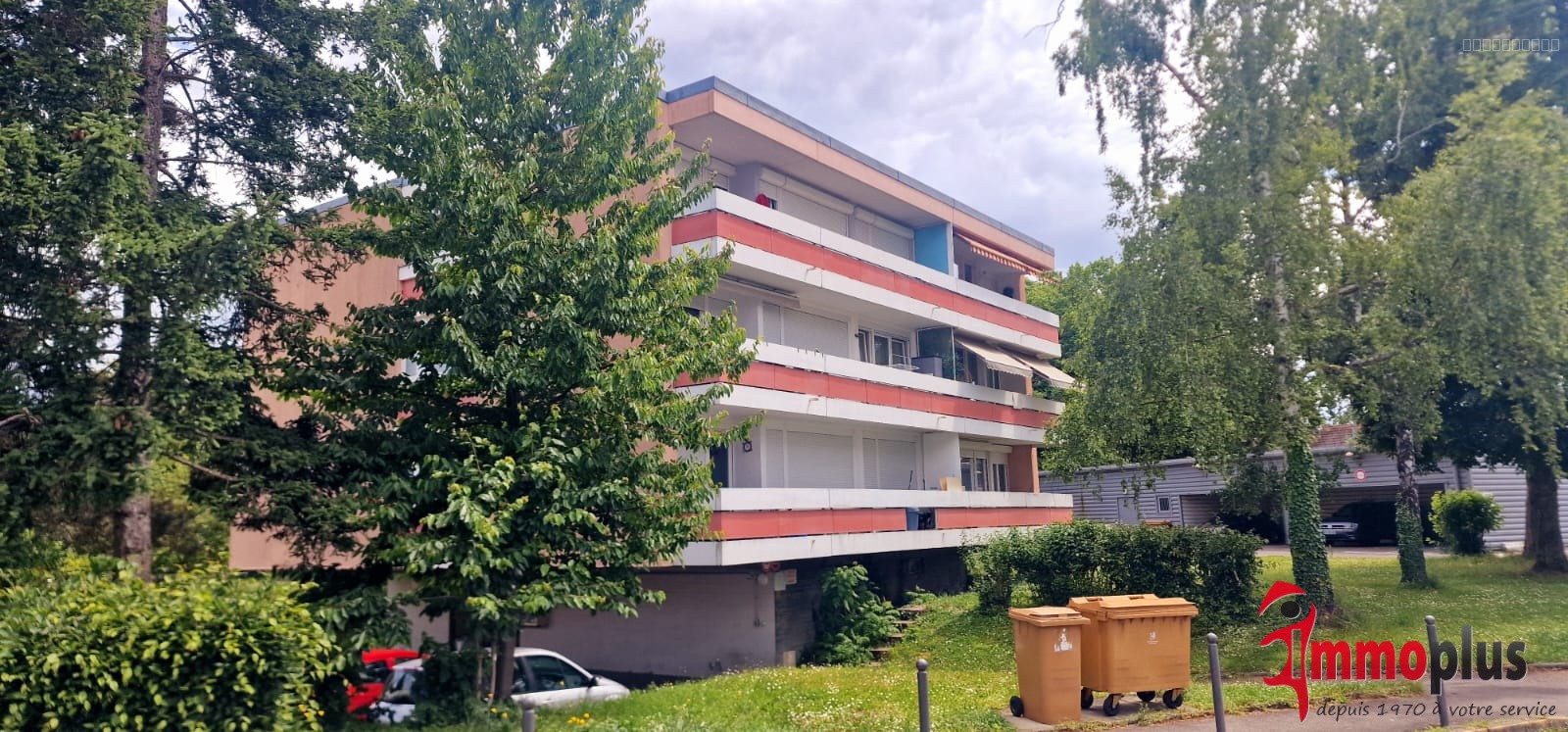 Garage à louer à St louis, 1 300 m² – photo 1 sur 13