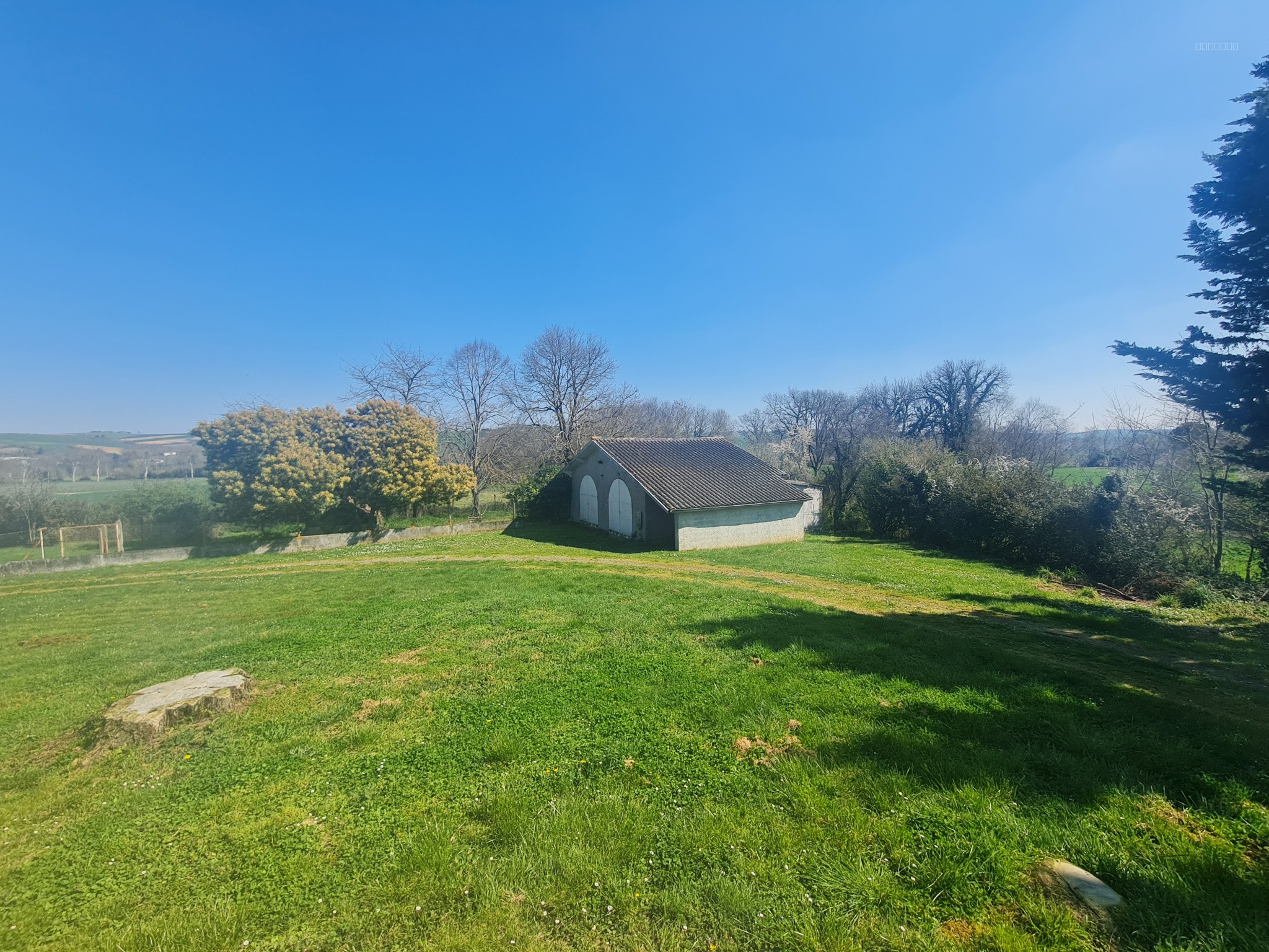 Villa T5 avec terrain plus piscine sur 3724m2 à remettre aux normes — photo 3