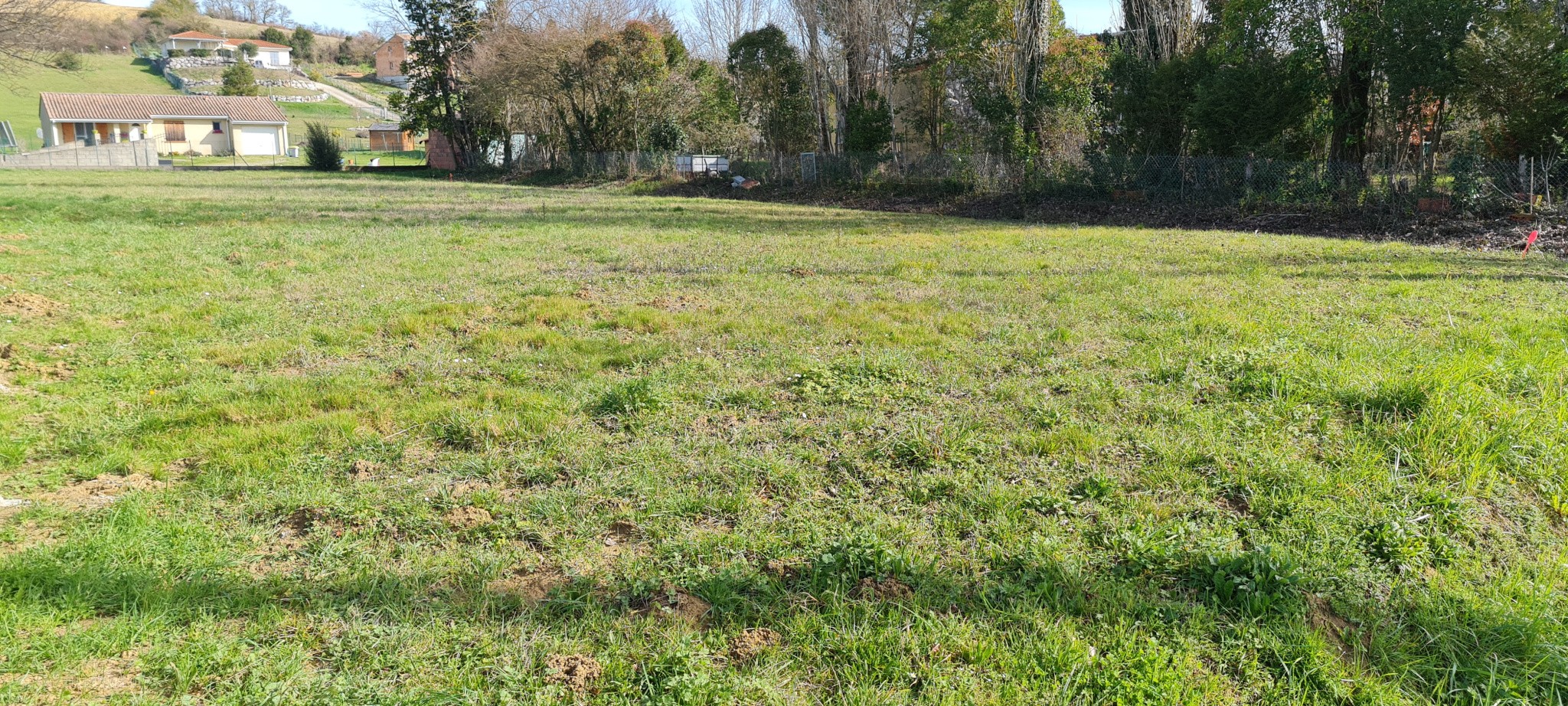 À Saint-Sulpice-Sur-Lèze, terrain de 738m2 — photo 4