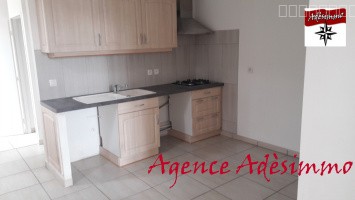 Ensemble immobilier composé de deux bâtiments avec 3 logements et un local commercial — photo 3