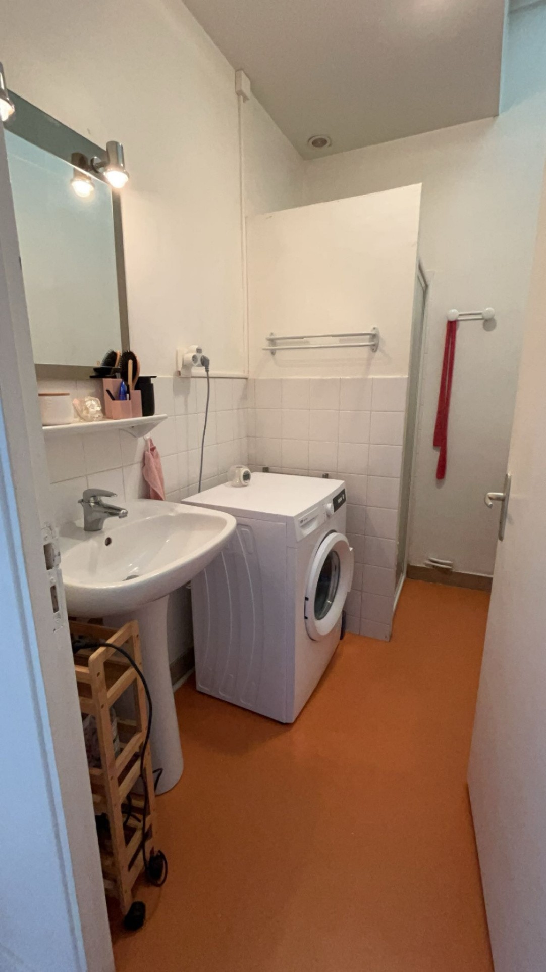 Ensemble immobilier composé de deux bâtiments avec 3 logements et un local commercial — photo 8