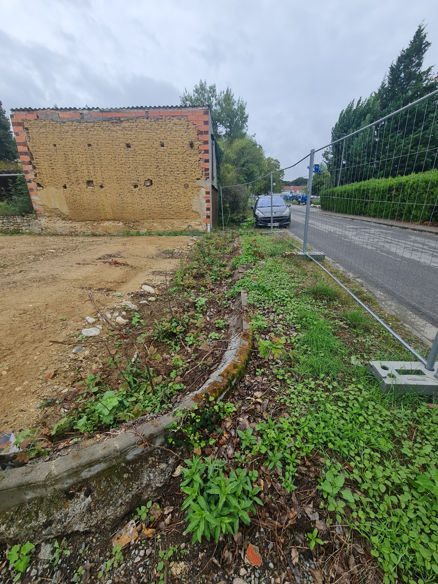 Un terrain constructible de 1487m2 — photo 11