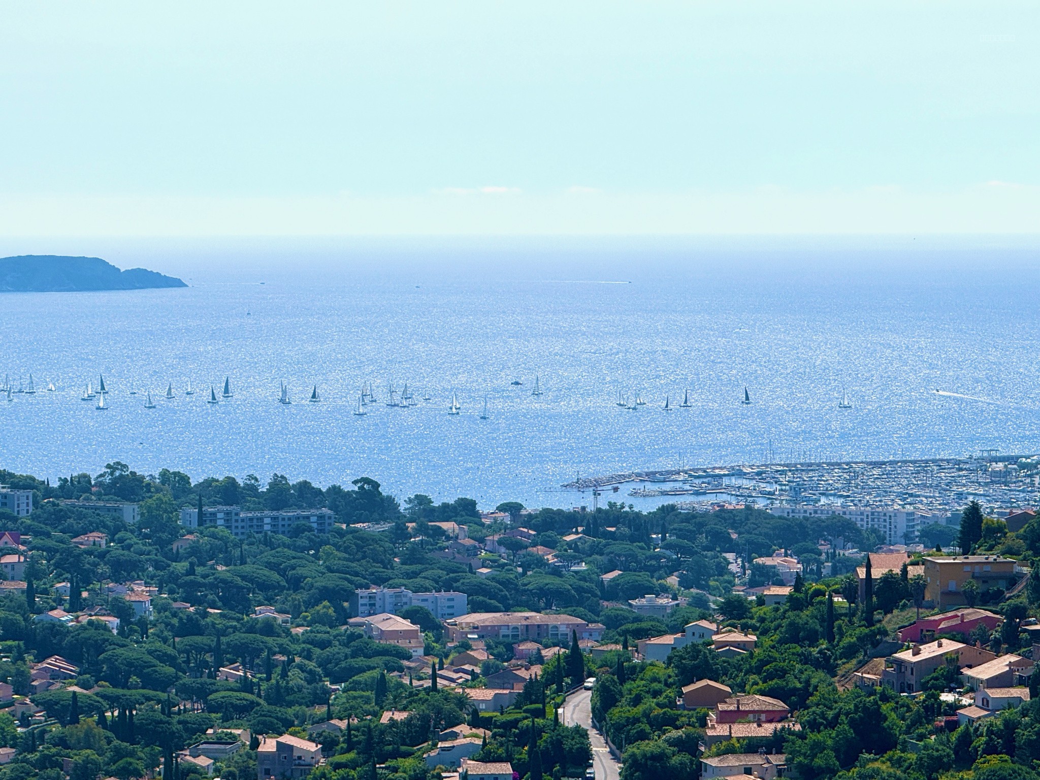 Bien immobilier à vendre à Cavalaire sur mer, 291 m², 9 pièces – photo 1 sur 12
