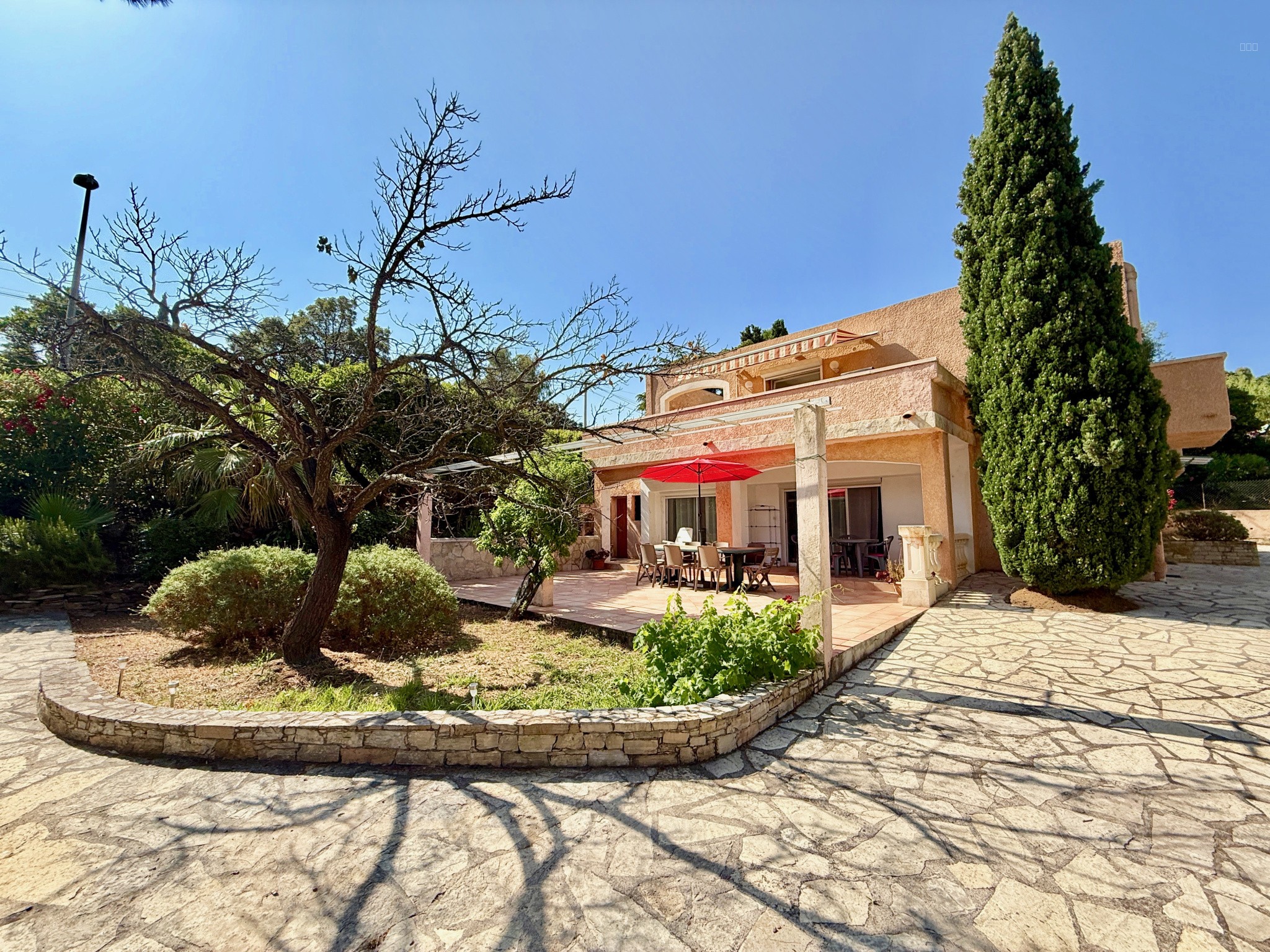 Maison à vendre à Cavalaire sur mer, 240 m², 9 pièces – photo 1 sur 20