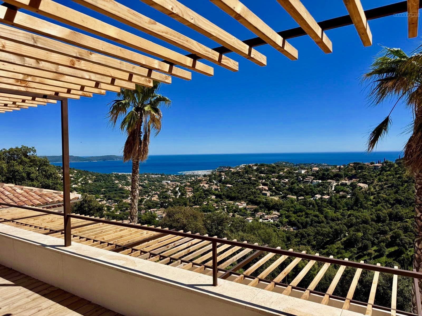 Bien immobilier à vendre à Cavalaire sur mer, 291 m², 9 pièces – photo 3 sur 12