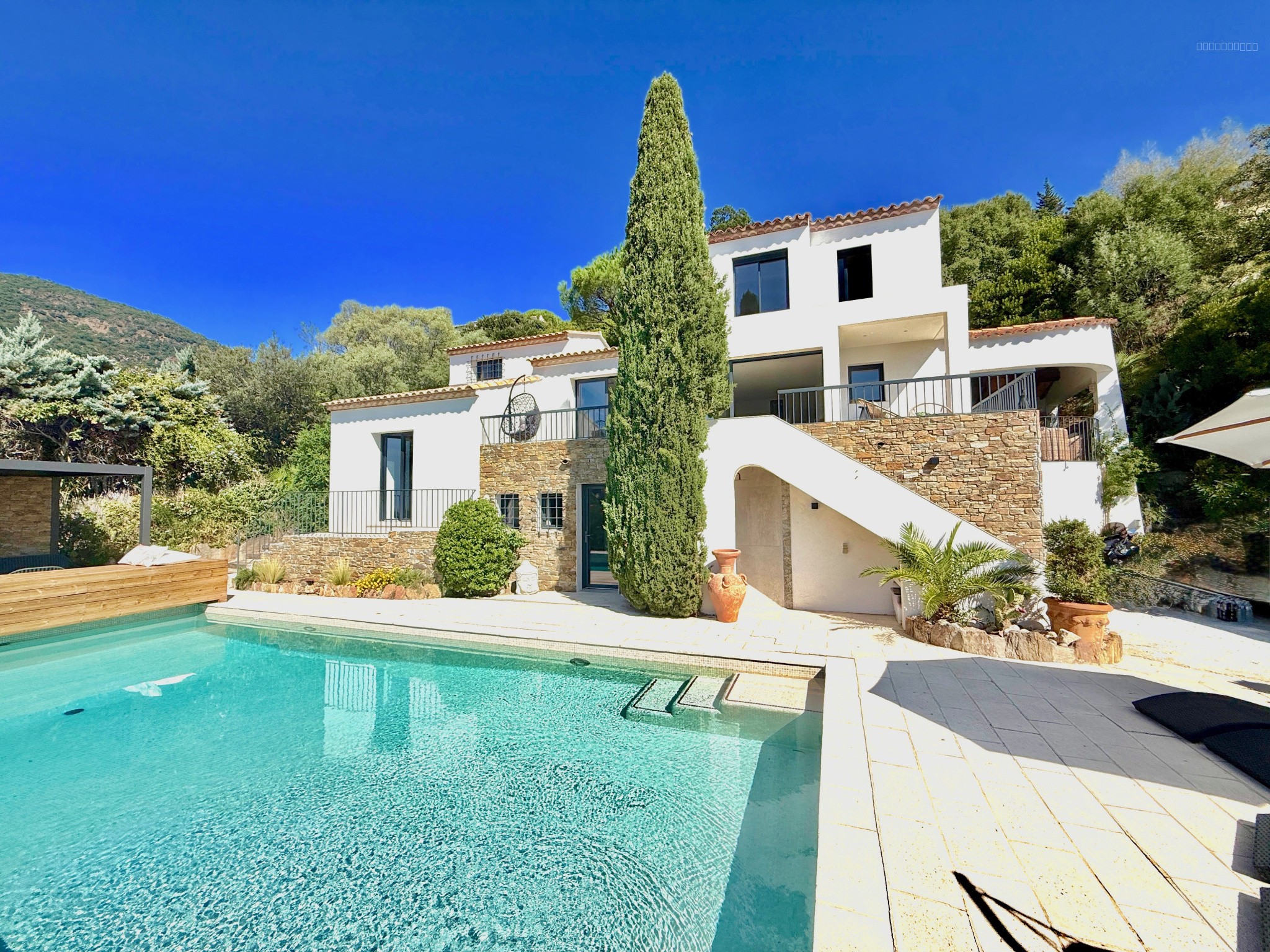 Maison à vendre à Cavalaire sur mer, 140 m², 6 pièces – photo 1 sur 20