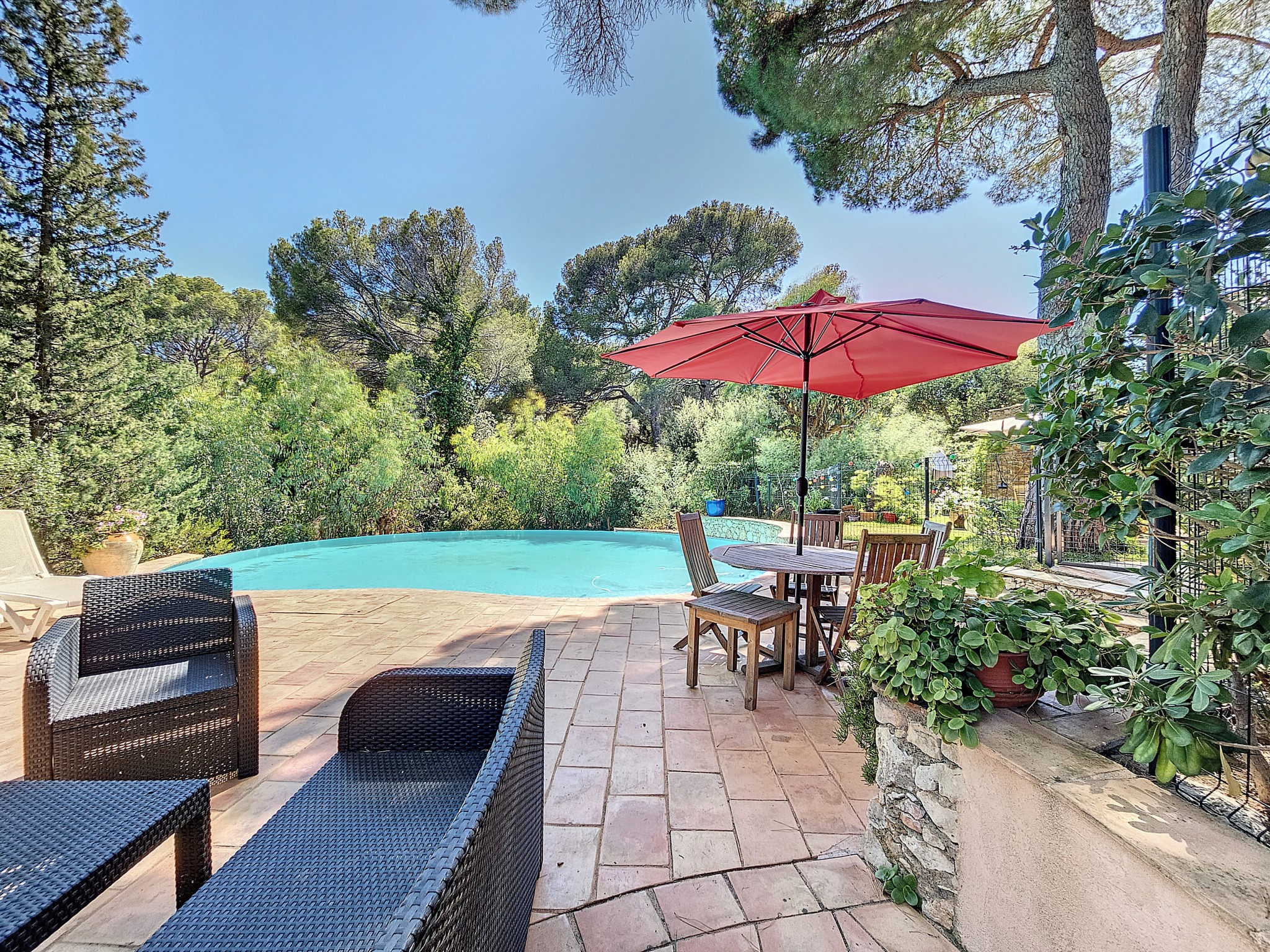 Bien immobilier à vendre à Cavalaire sur mer, 279 m², 14 pièces – photo 3 sur 20