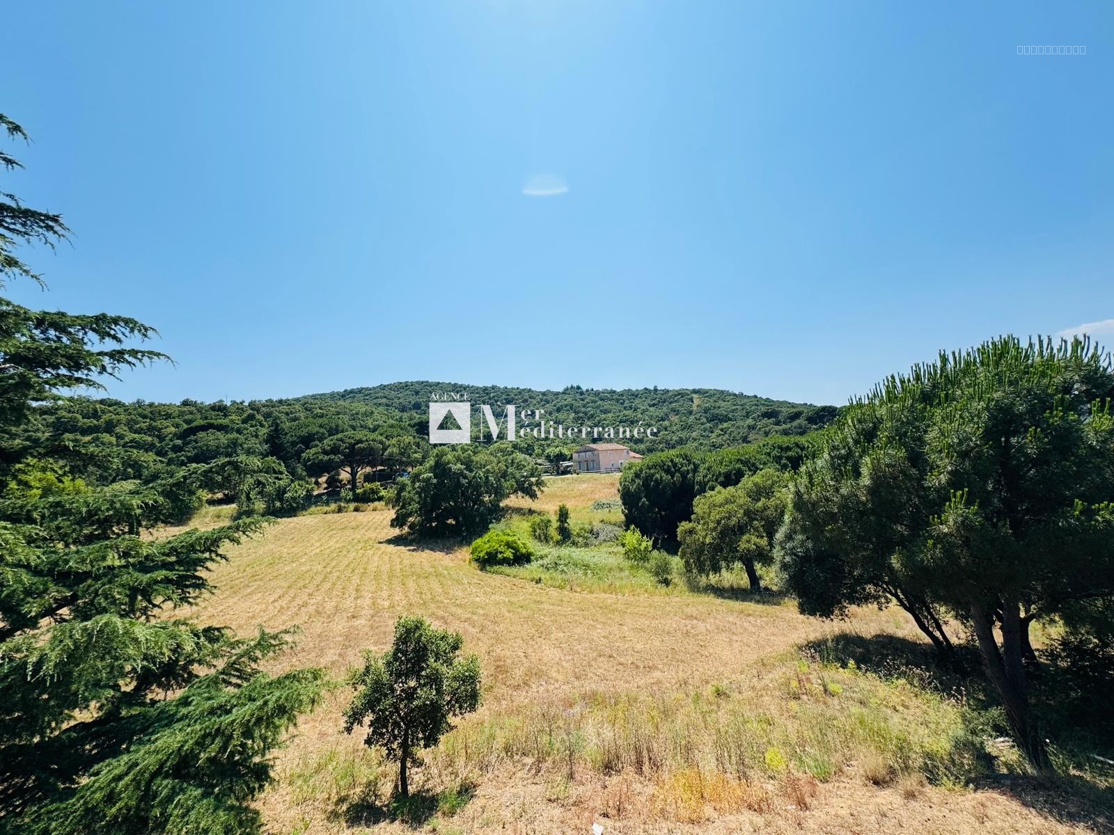 Bien immobilier à vendre à Ste maxime, 484 m², 5 pièces – photo 1 sur 15