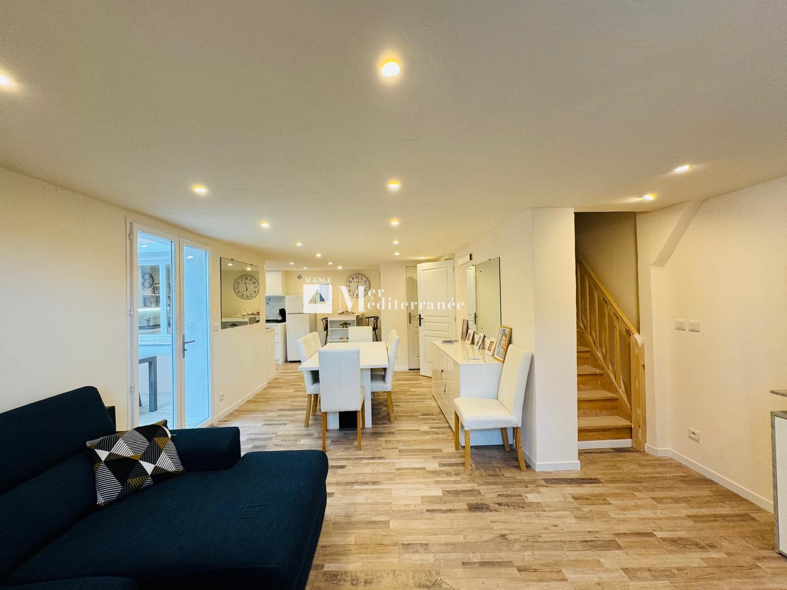 PROPOSÉ UNIQUEMENT PAR NOTRE AGENCE - A VENDRE - MAISON 5 PIECES DE 185M2 AVEC UN DOUBLE GARAGE DE 45 M2 A GRI — photo 1