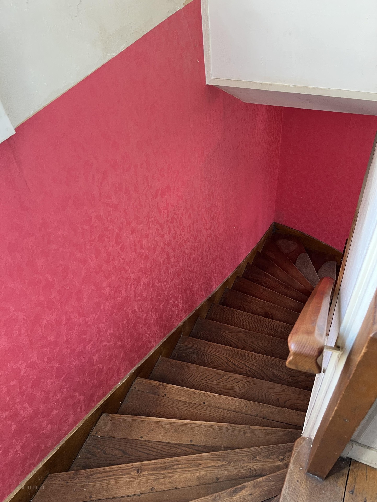 En plein coeur d'une ville commerçante. Cette maison en briques vous offre une habitation lumineuse avec son s — photo 4