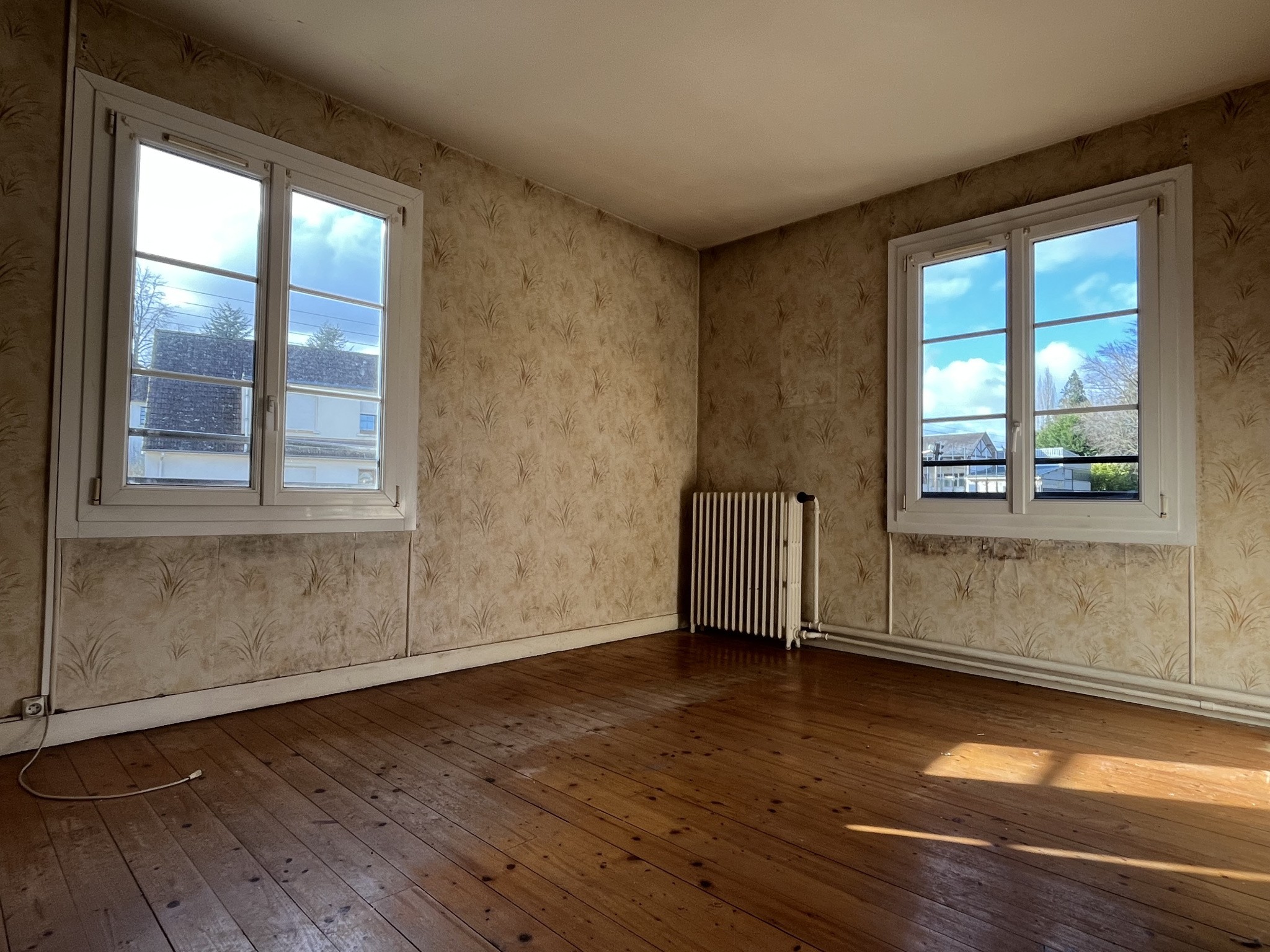 En plein coeur d'une ville commerçante. Cette maison en briques vous offre une habitation lumineuse avec son s — photo 6