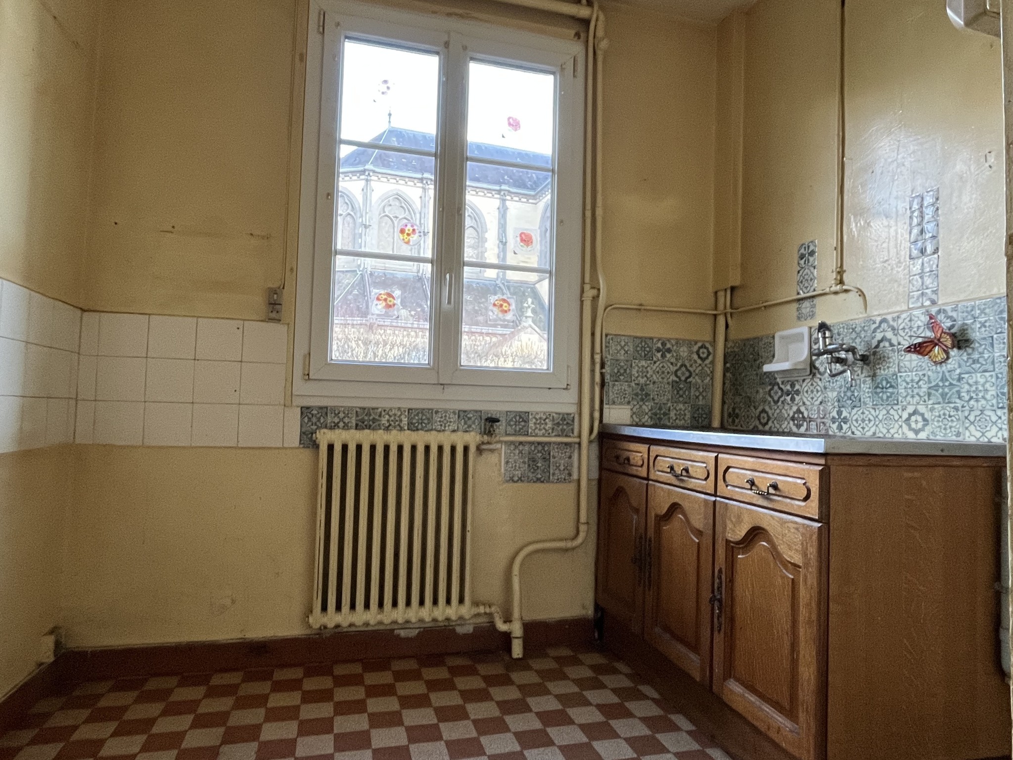 En plein coeur d'une ville commerçante. Cette maison en briques vous offre une habitation lumineuse avec son s — photo 3