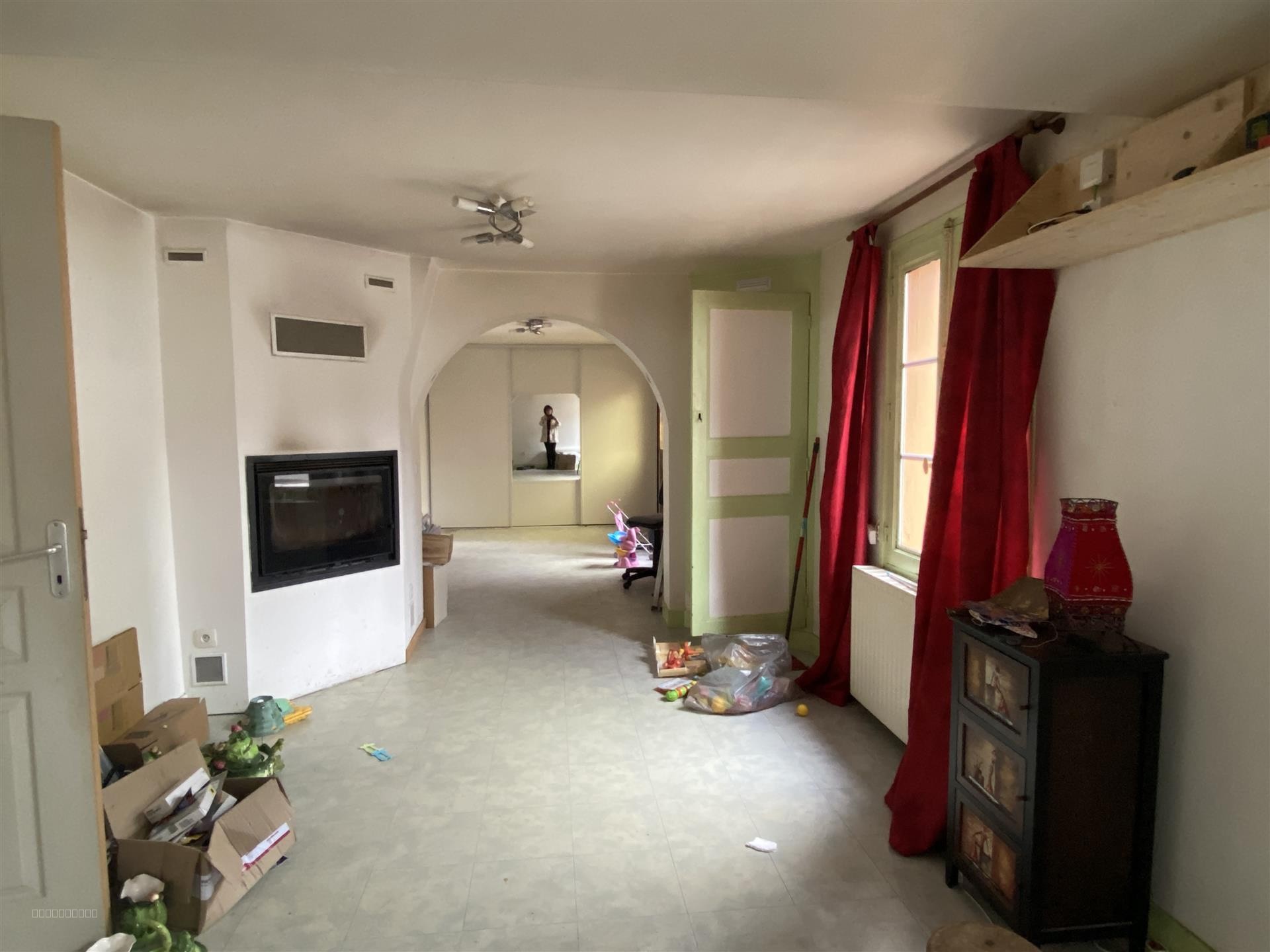 Maison construite en briques et couverte en ardoises se situe en plein centre ville à 1mn à pied des commerces — photo 13