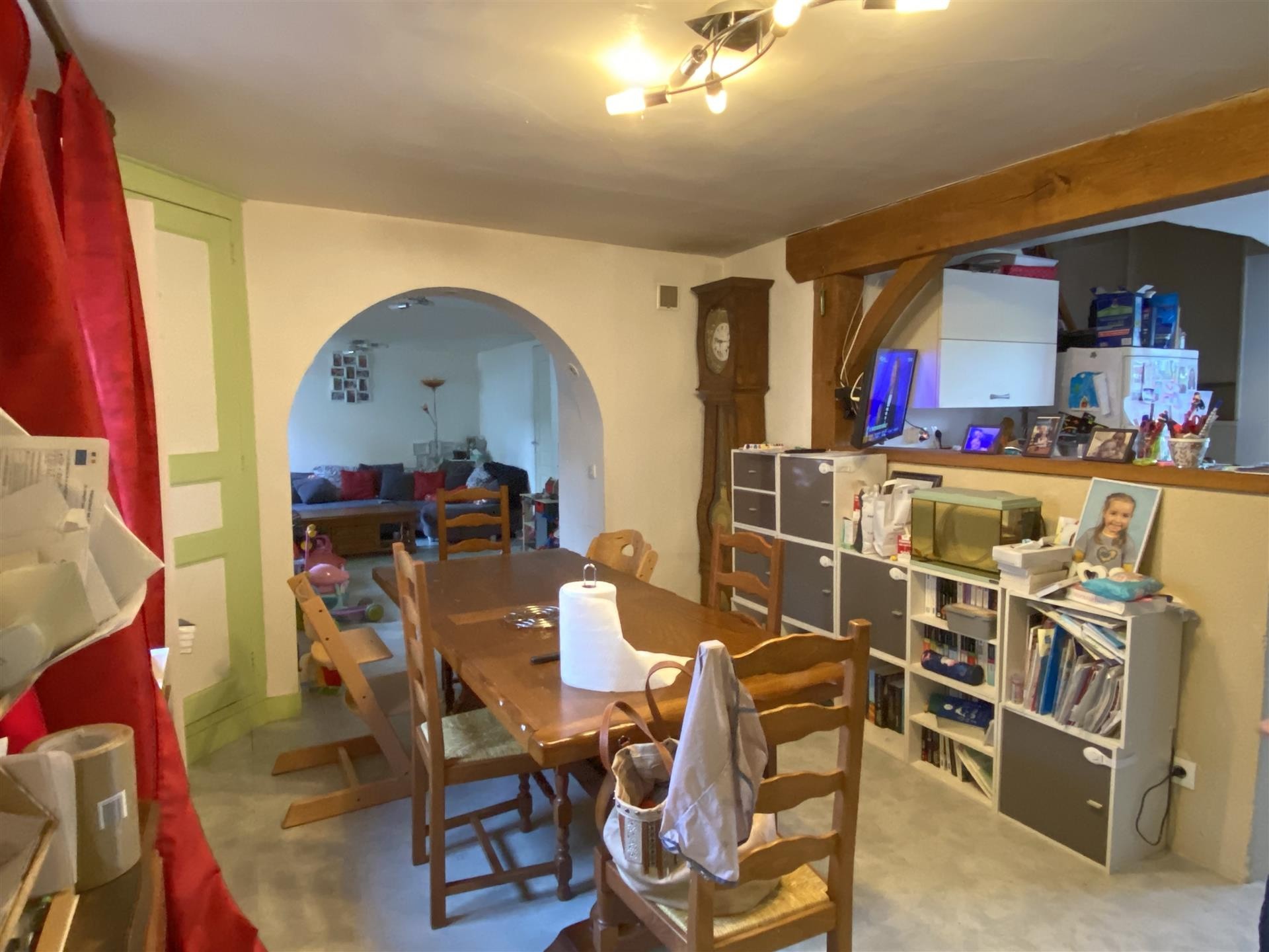 Maison construite en briques et couverte en ardoises se situe en plein centre ville à 1mn à pied des commerces — photo 9