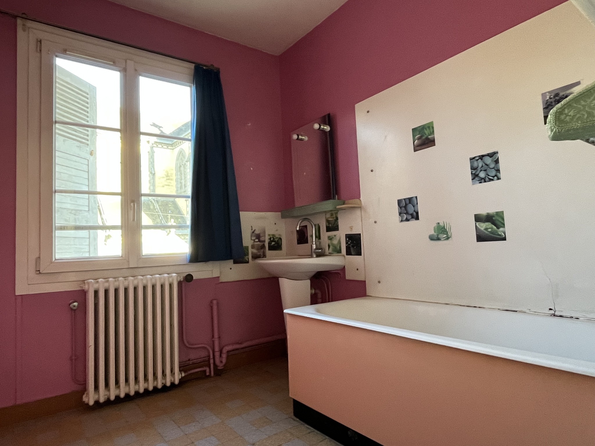En plein coeur d'une ville commerçante. Cette maison en briques vous offre une habitation lumineuse avec son s — photo 8