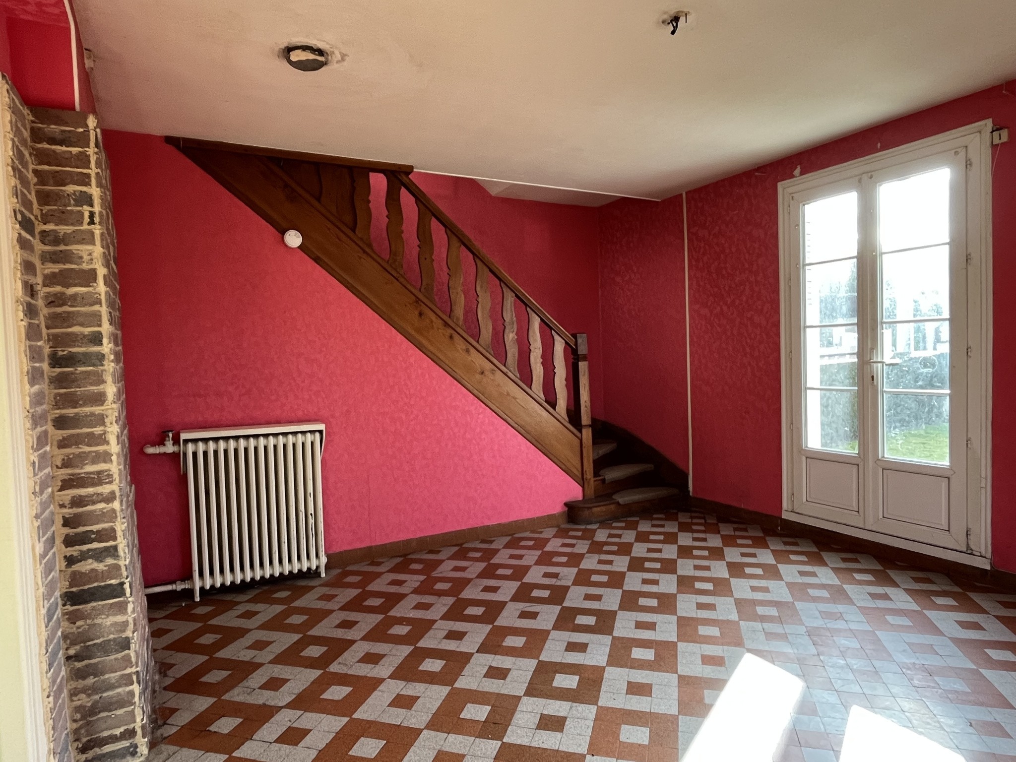 En plein coeur d'une ville commerçante. Cette maison en briques vous offre une habitation lumineuse avec son s — photo 9