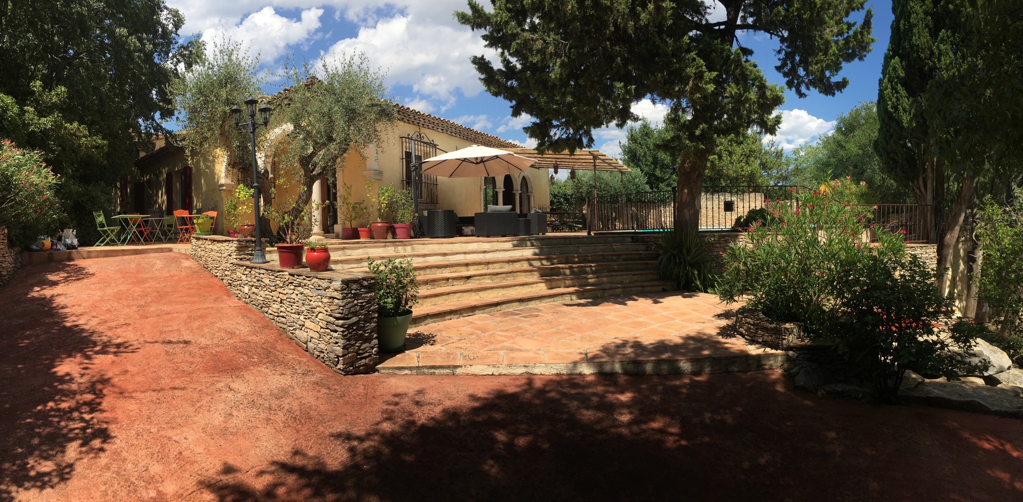 Villa à vendre à Nimes, 409 m², 8 pièces – photo 1 sur 8