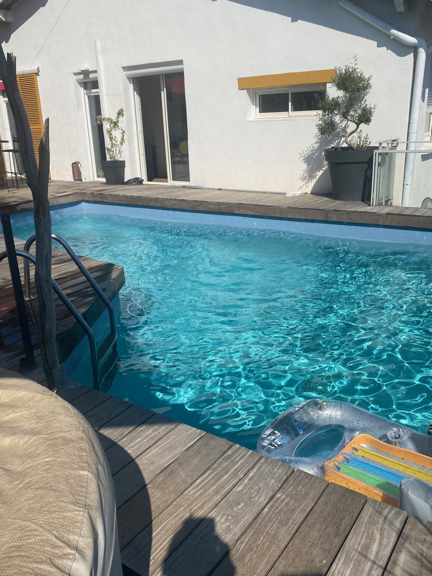 Bien immobilier à vendre à Nimes, 340 m², 7 pièces – photo 1 sur 8