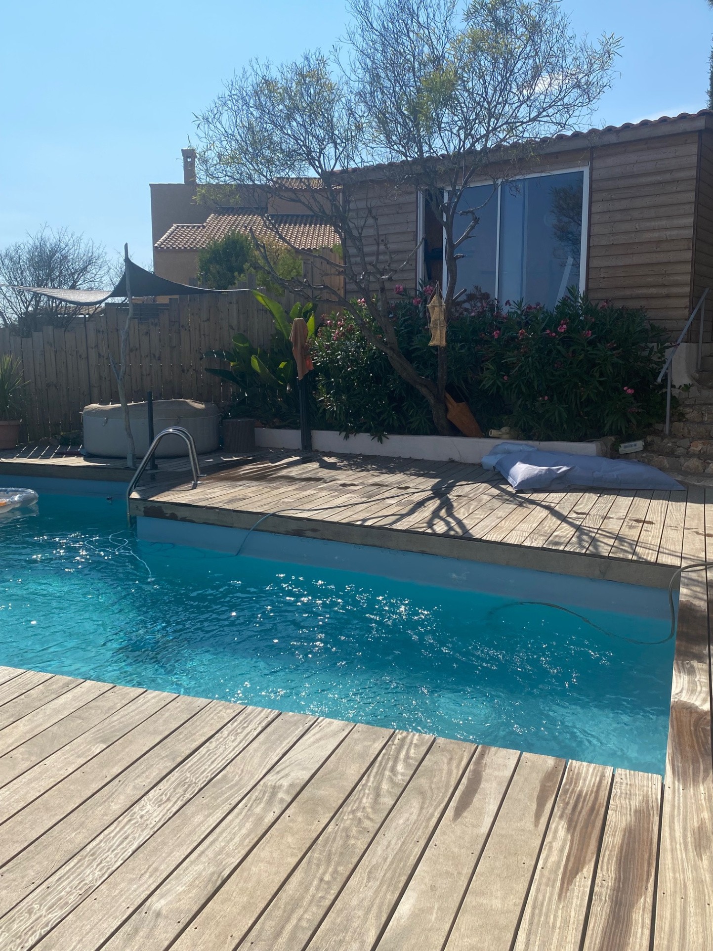 Bien immobilier à vendre à Nimes, 340 m², 7 pièces – photo 2 sur 8