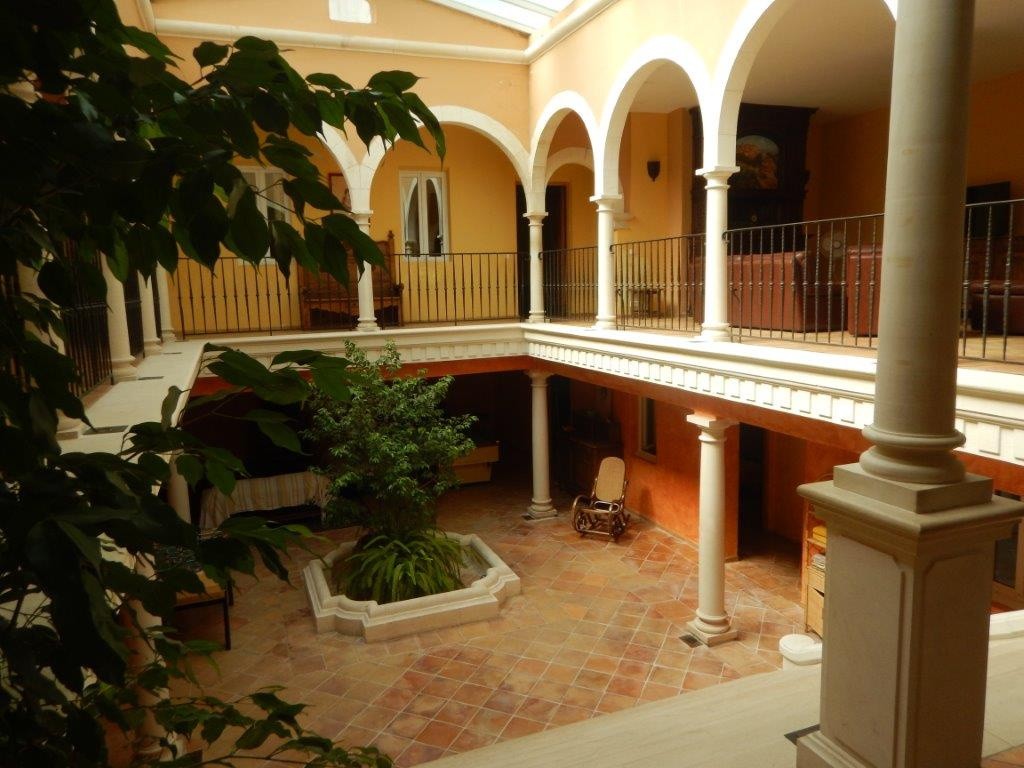 Villa à vendre à Nimes, 409 m², 8 pièces – photo 3 sur 8